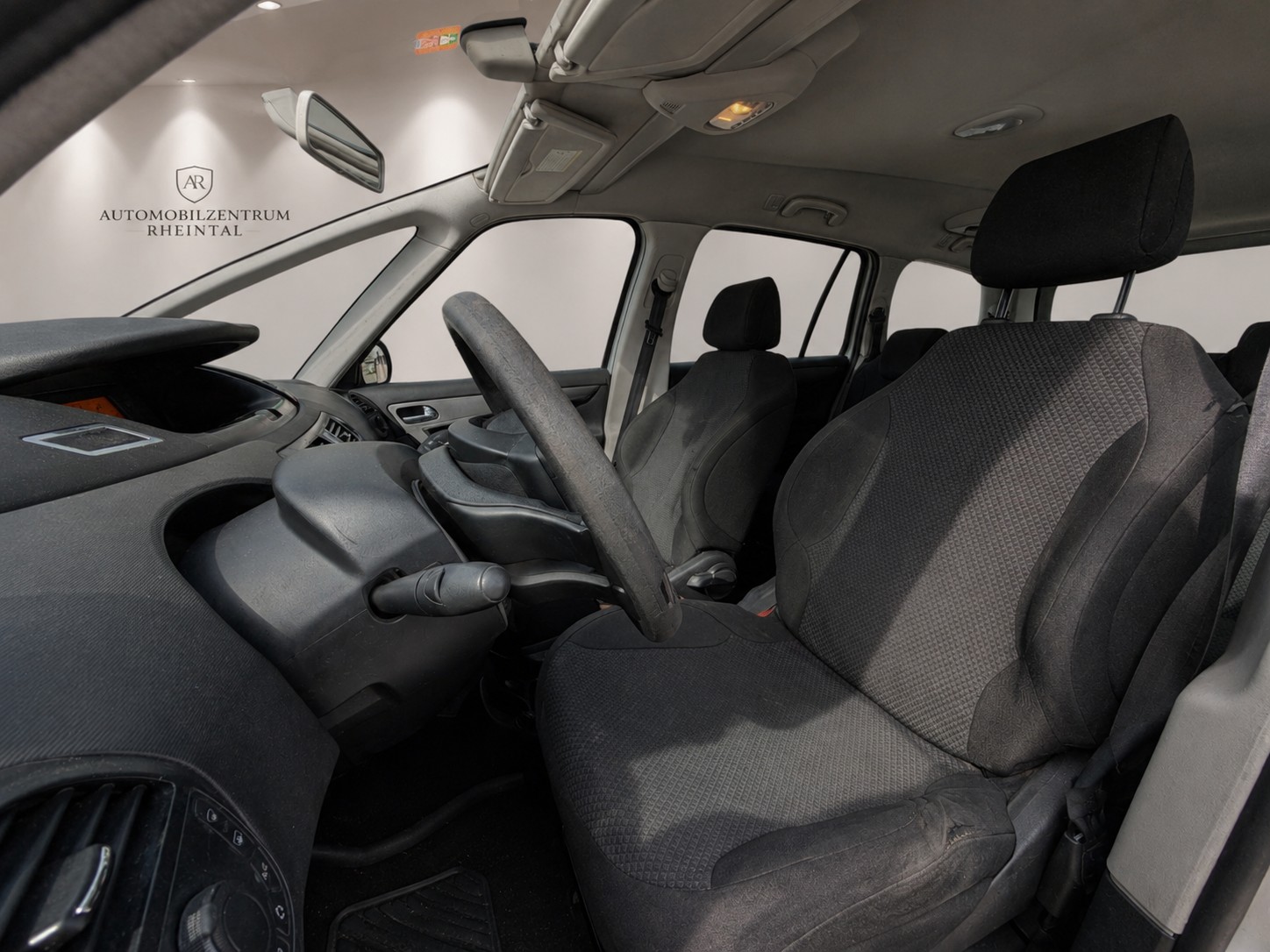 CITROEN Grand C4 Picasso 1.6 HDI 16V Dynamique-image-8