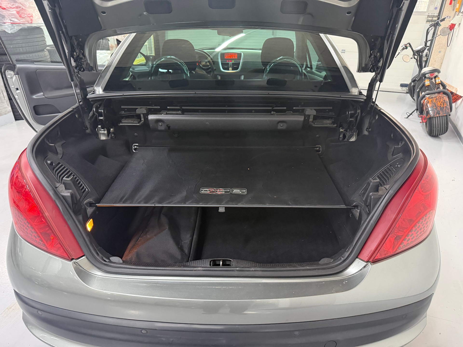 PEUGEOT 207 CC 1.6 16V Turbo Sport-image-8