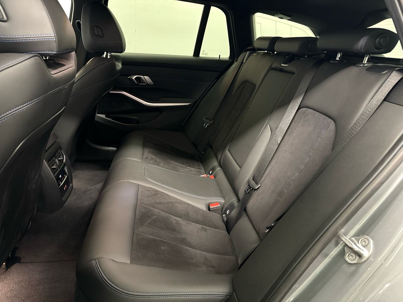 BMW M340i xDrive 48V Touring Steptronic-image-6