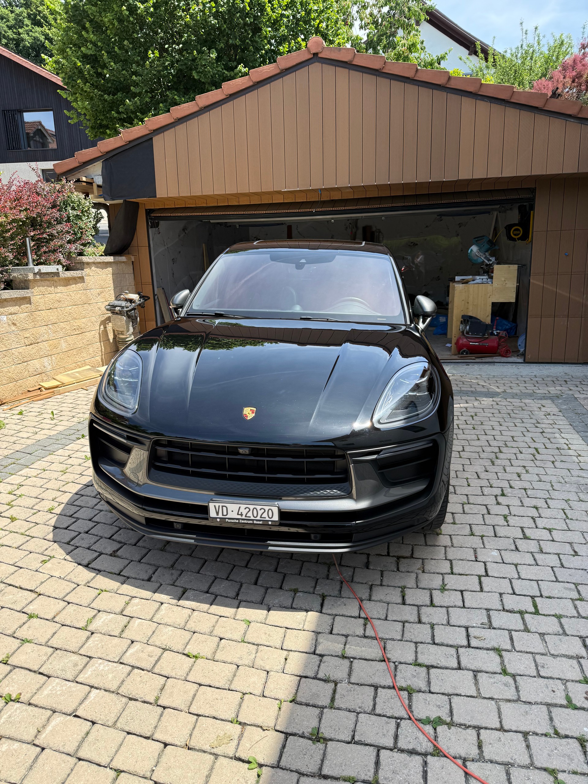 PORSCHE Macan T-image-2