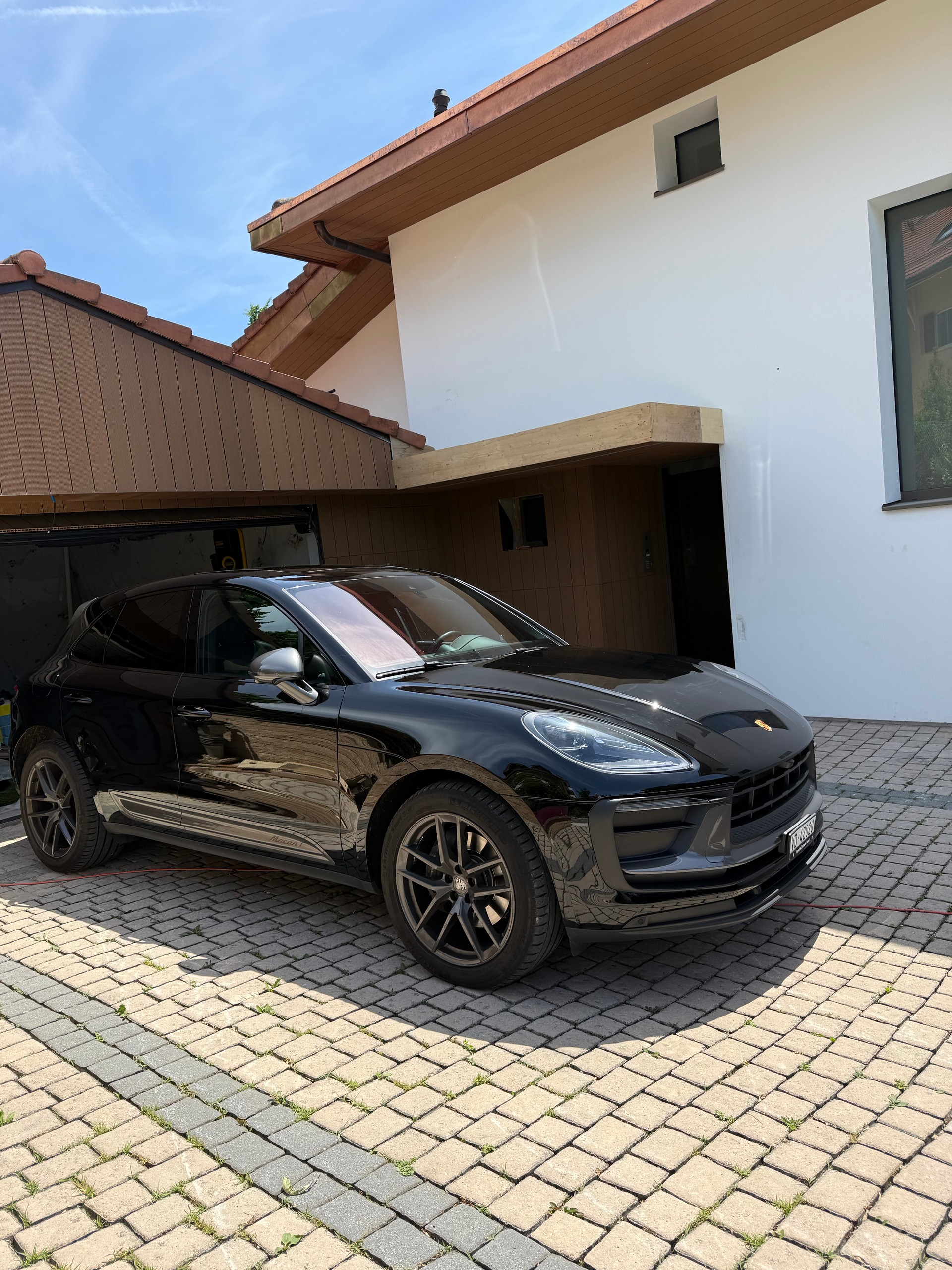 PORSCHE Macan T-image-0