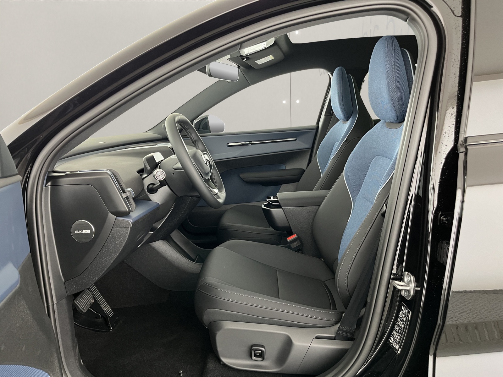 VOLVO EX30 E60 Twin Ultra Performance Sw. Black Ed. AWD-image-8