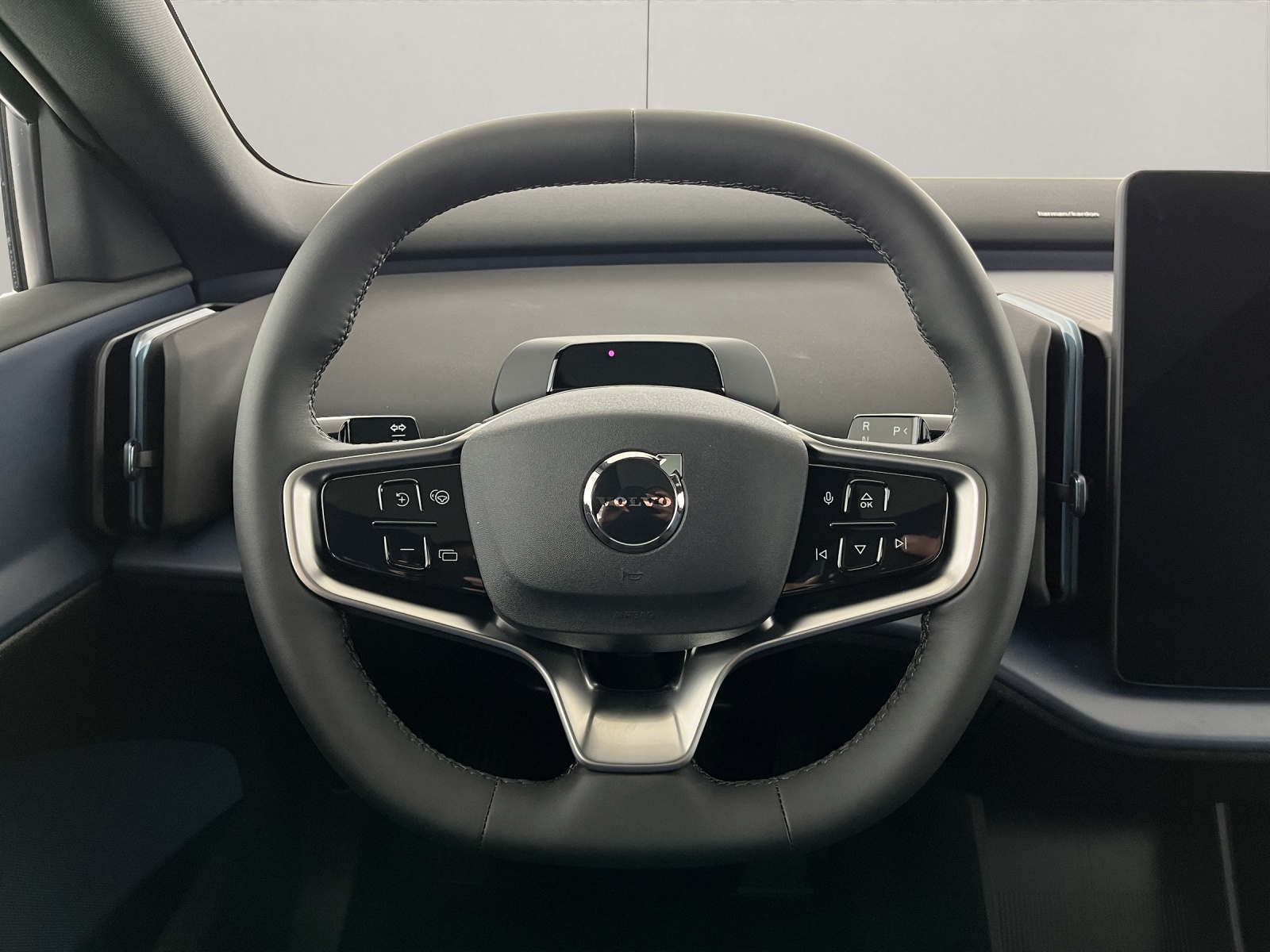 VOLVO EX30 E60 Twin Ultra Performance Sw. Black Ed. AWD-image-10