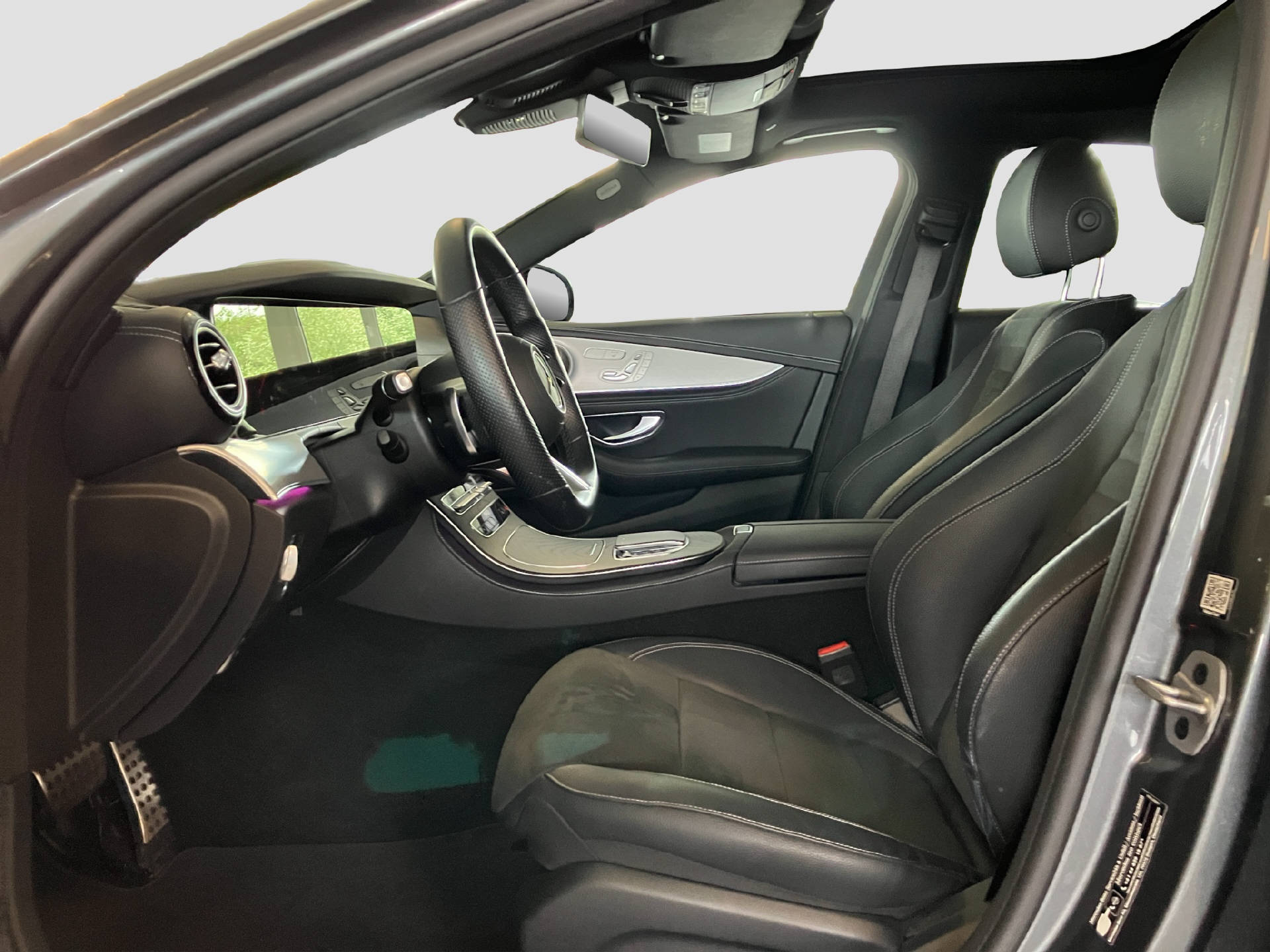 MERCEDES-BENZ E 220 d Swiss Star AMG Line-image-7