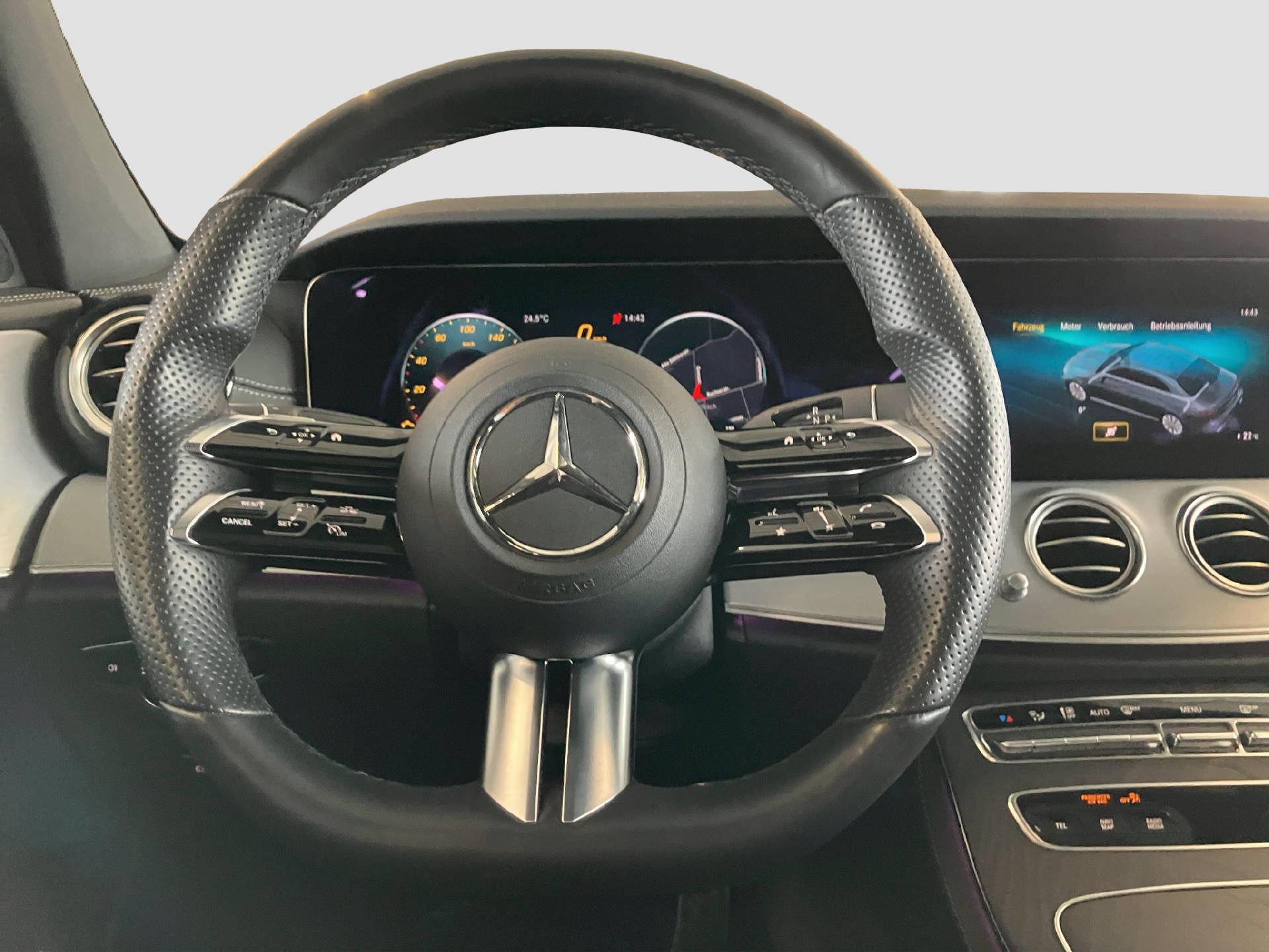 MERCEDES-BENZ E 220 d Swiss Star AMG Line-image-9