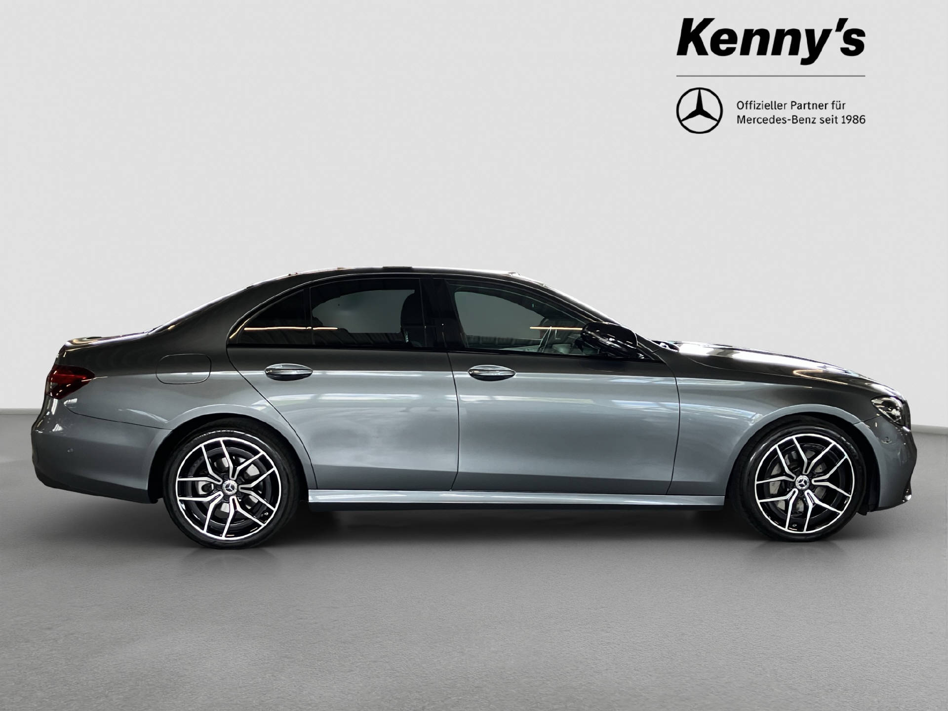 MERCEDES-BENZ E 220 d Swiss Star AMG Line-image-3