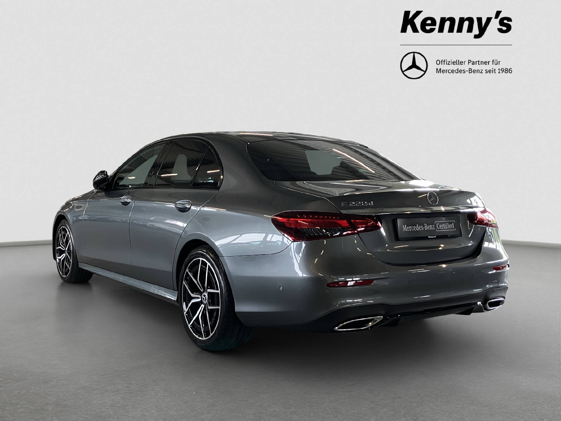 MERCEDES-BENZ E 220 d Swiss Star AMG Line-image-4