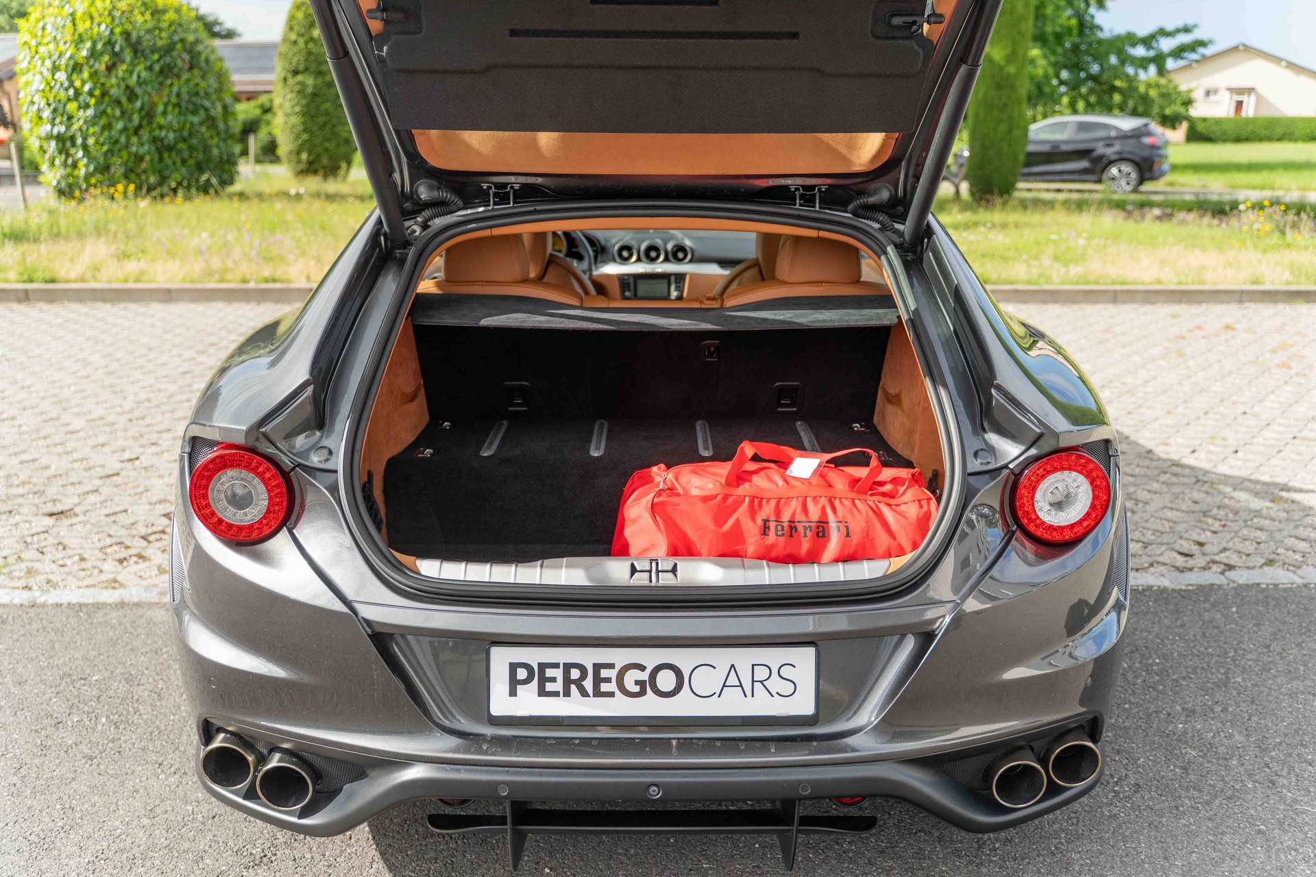 FERRARI FF-image-11