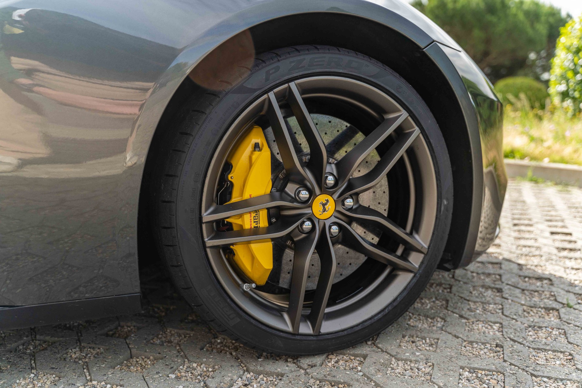 FERRARI FF-image-10