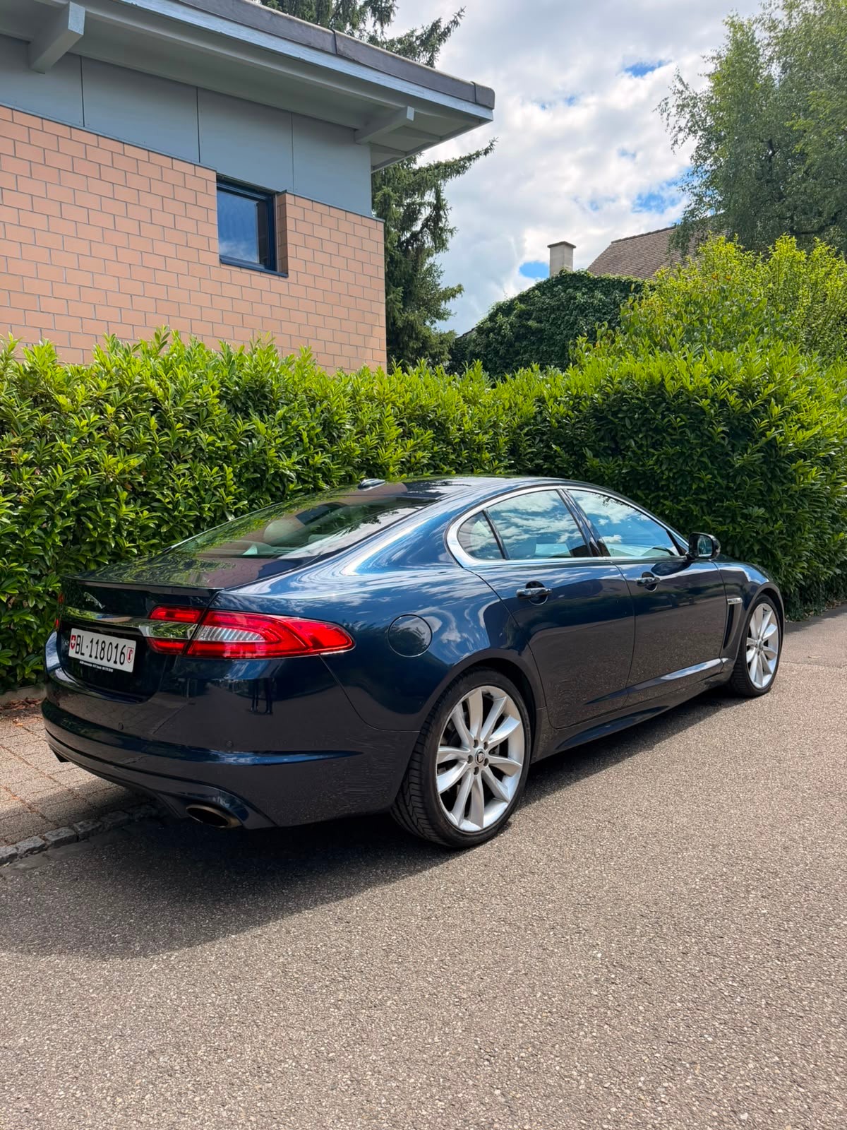 JAGUAR XF 5.0 V8-image-1