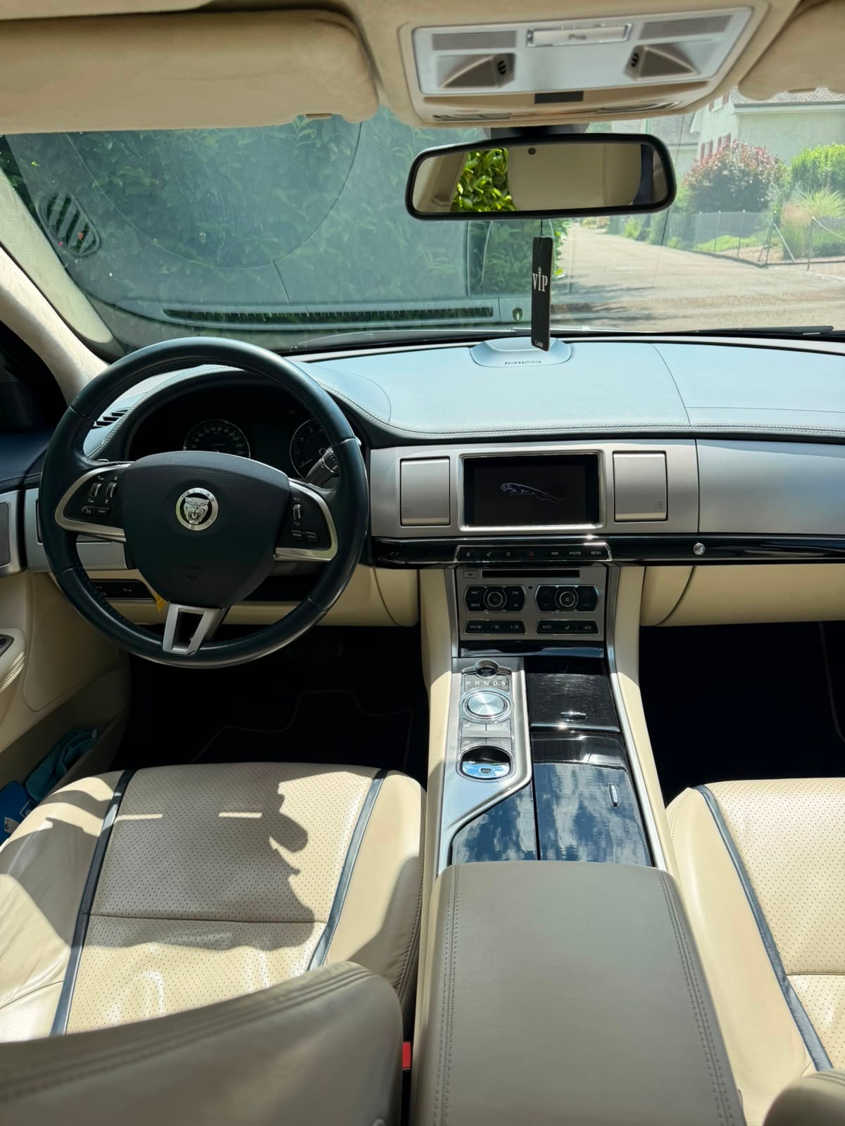 JAGUAR XF 5.0 V8-image-6