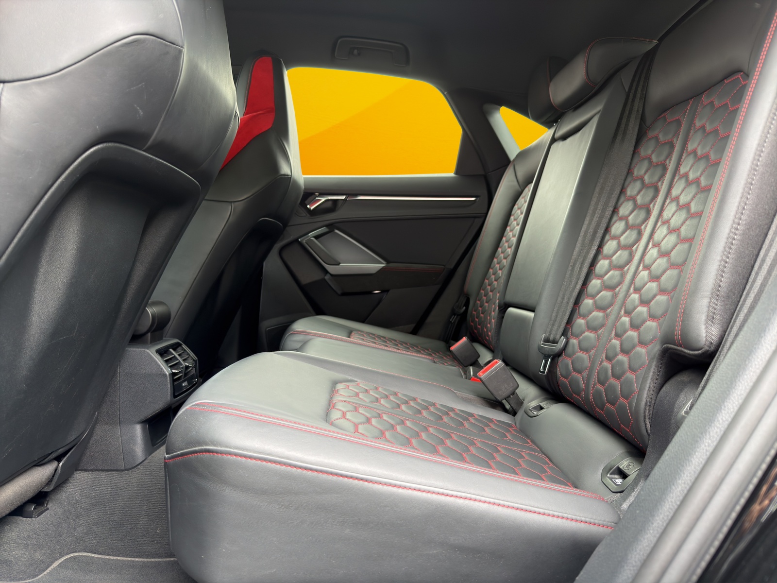 AUDI RS Q3 Sportback quattro S tronic-image-13
