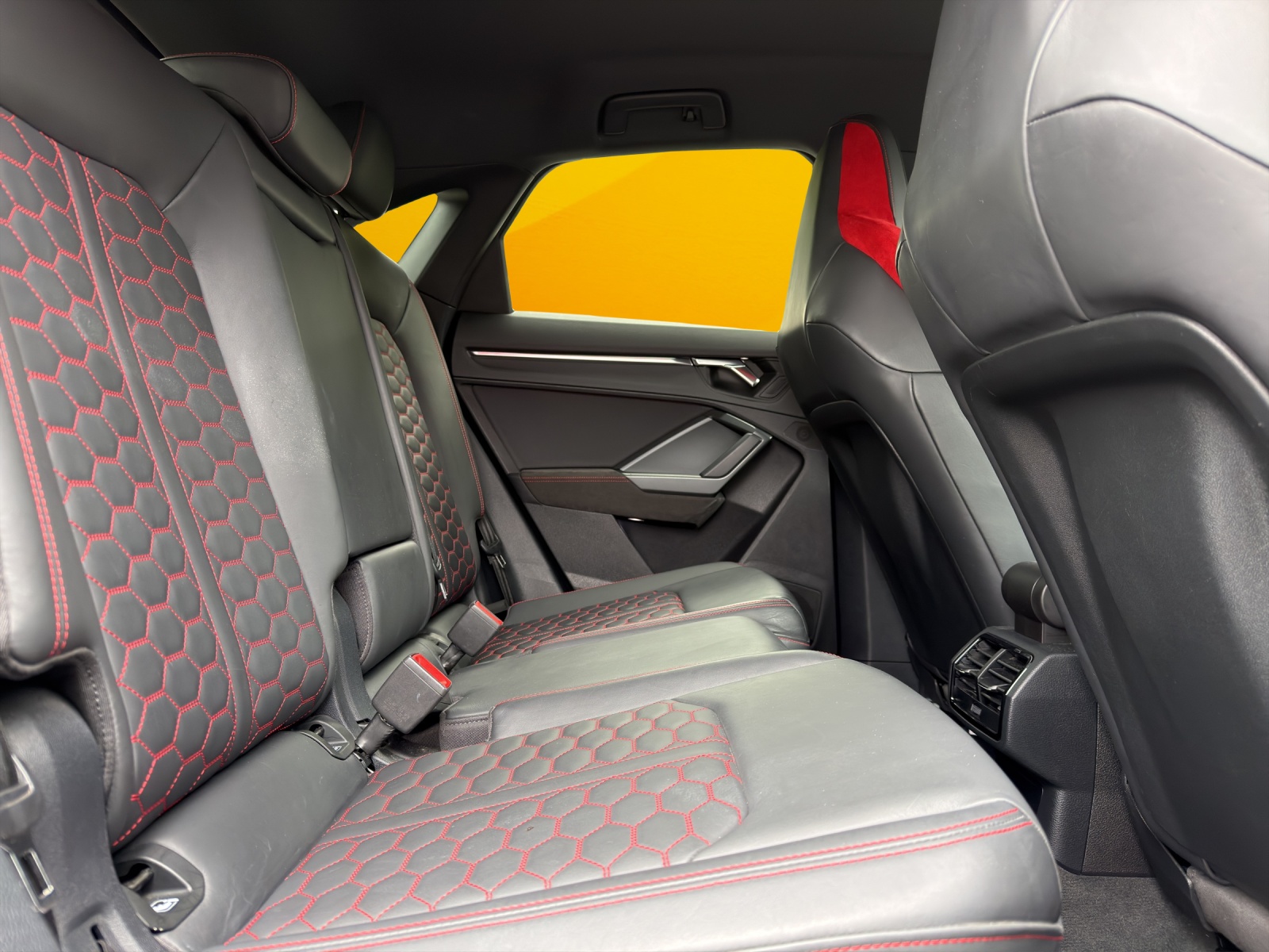 AUDI RS Q3 Sportback quattro S tronic-image-12