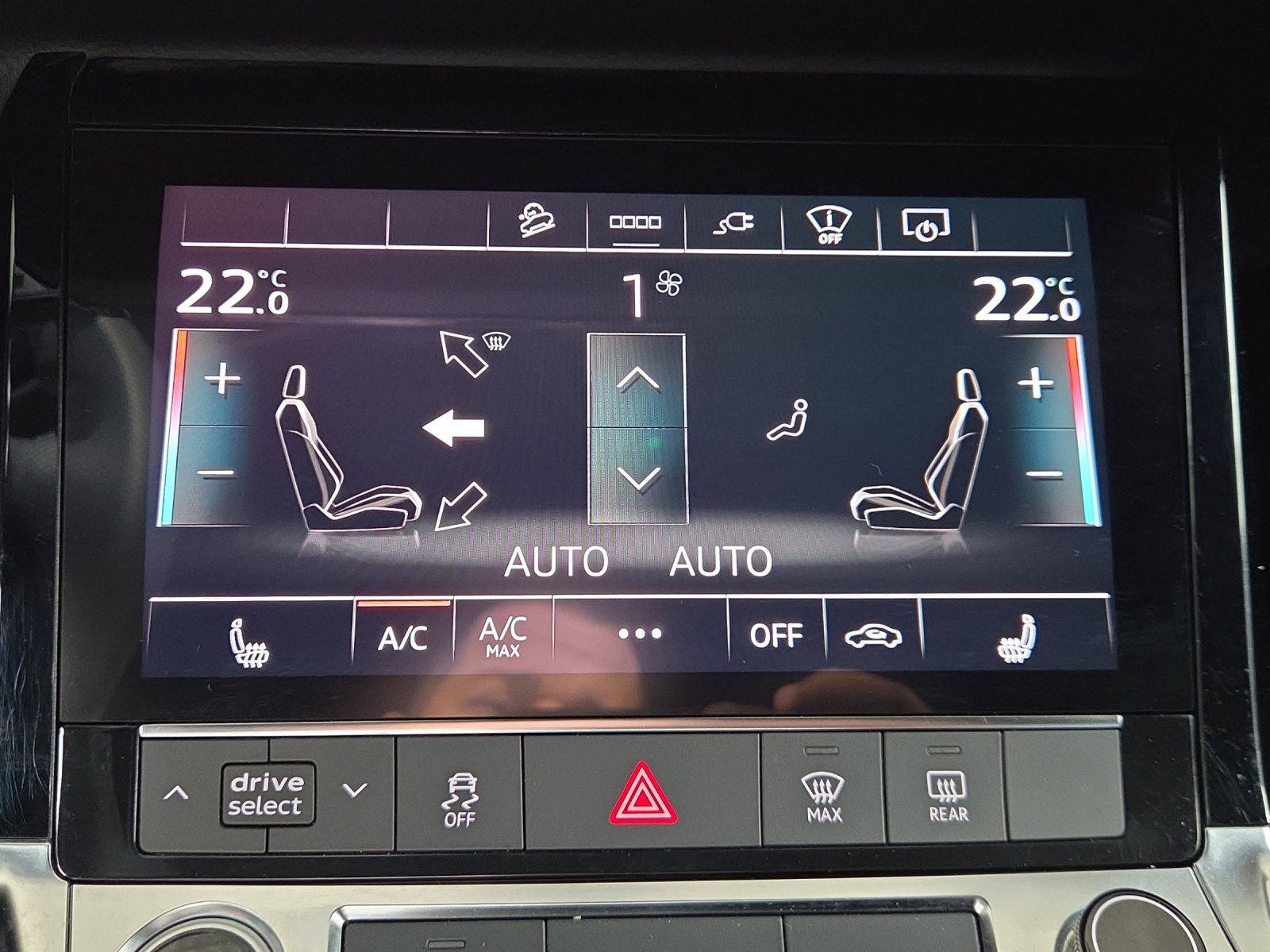 AUDI Q8 50 e-tron S line quattro-image-15