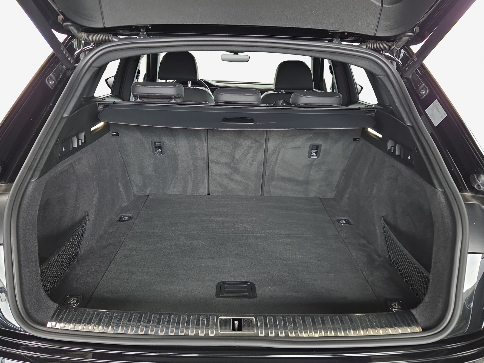 AUDI Q8 50 e-tron S line quattro-image-13