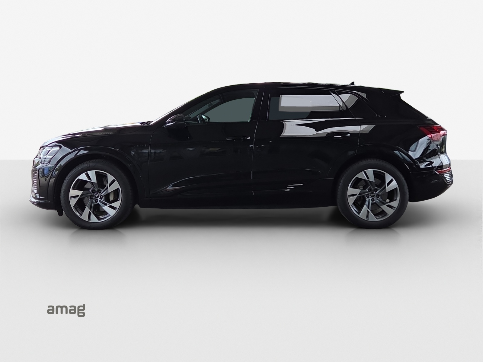 AUDI Q8 50 e-tron S line quattro-image-1