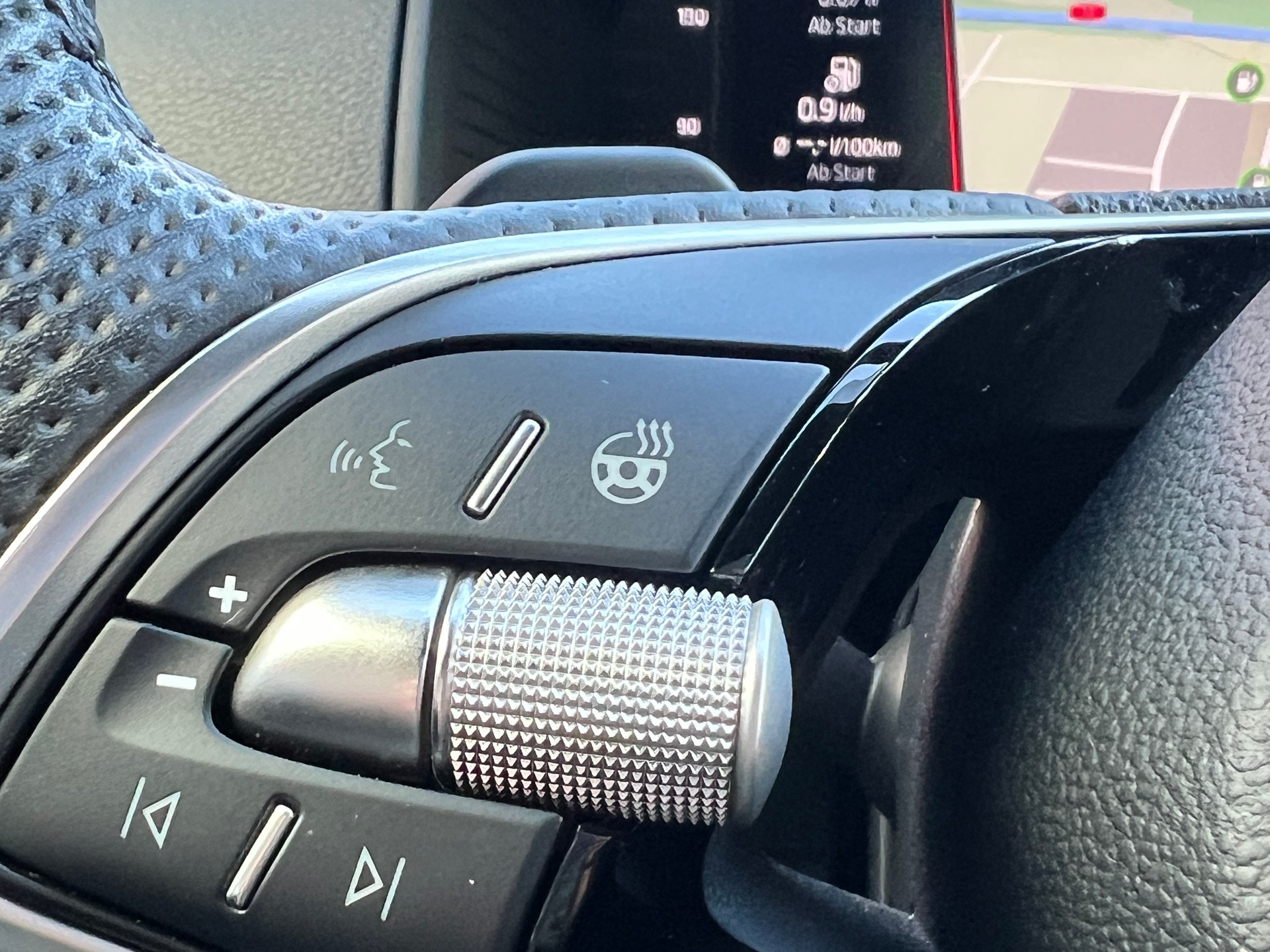 SKODA Karoq 2.0 TSI SportLine 4x4 DSG-image-12
