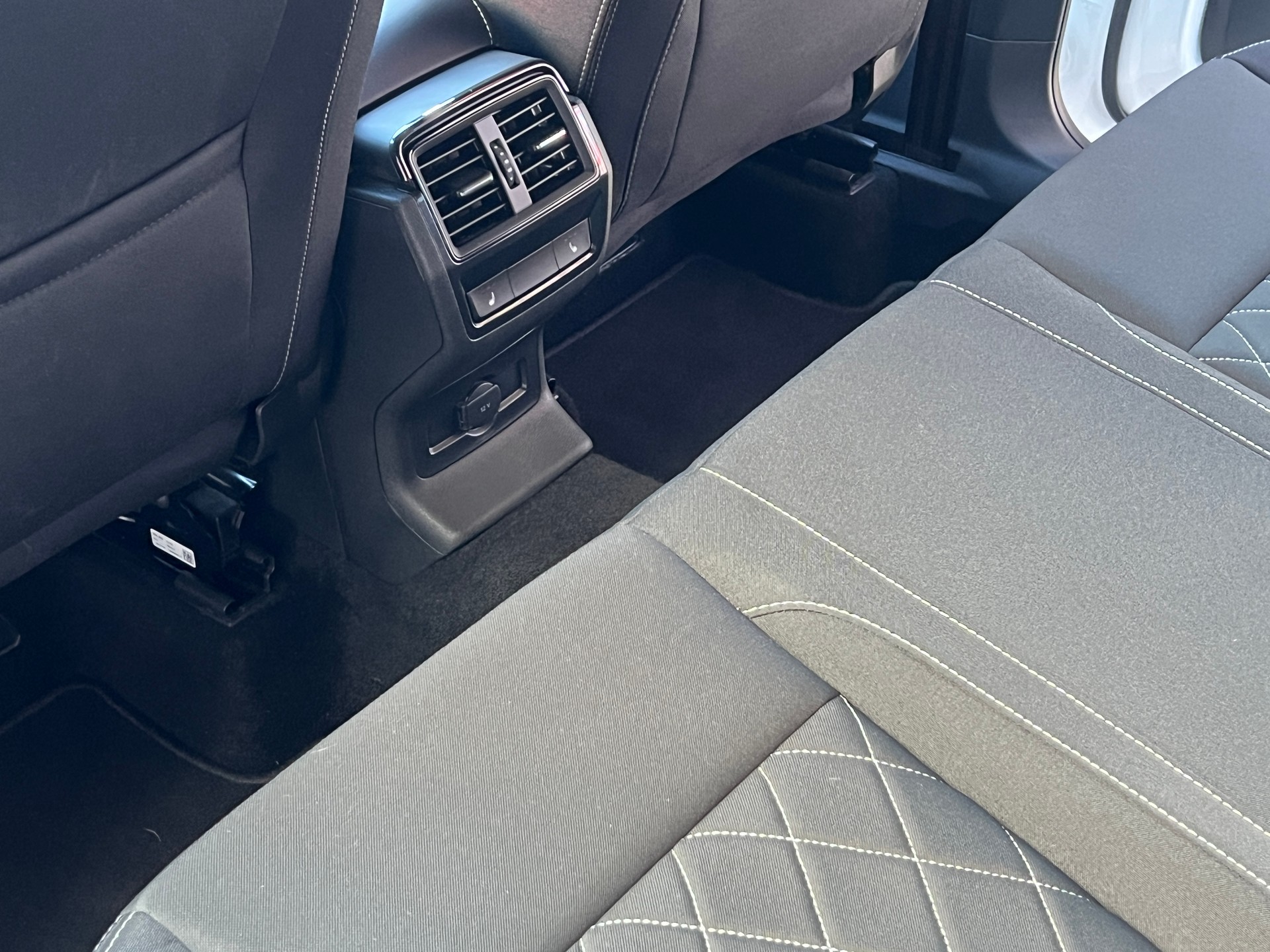 SKODA Karoq 2.0 TSI SportLine 4x4 DSG-image-6
