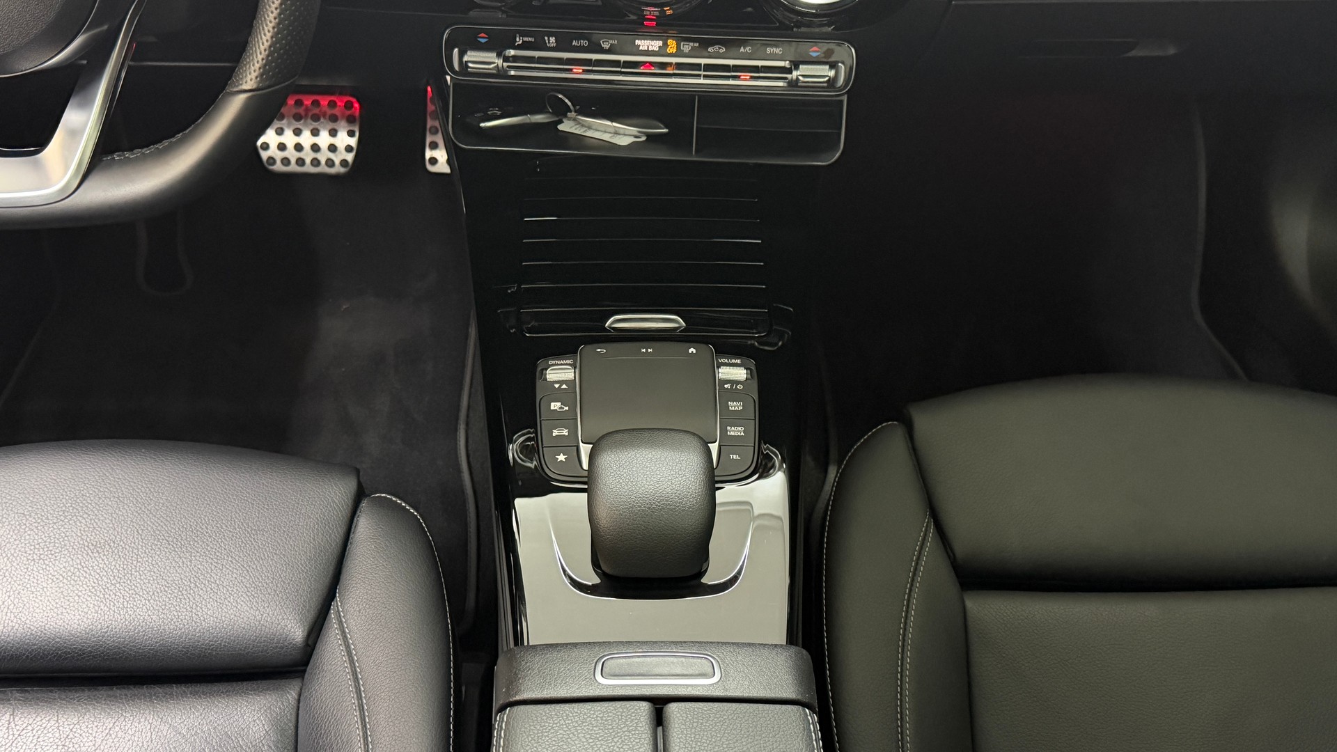 MERCEDES-BENZ A 250 4Matic AMG Line 4Matic 7G-DCT-image-15