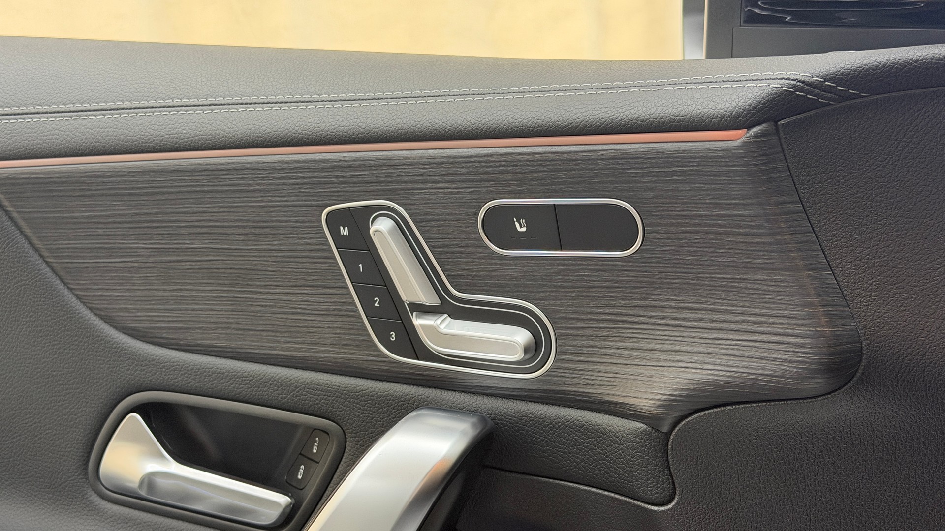 MERCEDES-BENZ A 250 4Matic AMG Line 4Matic 7G-DCT-image-16