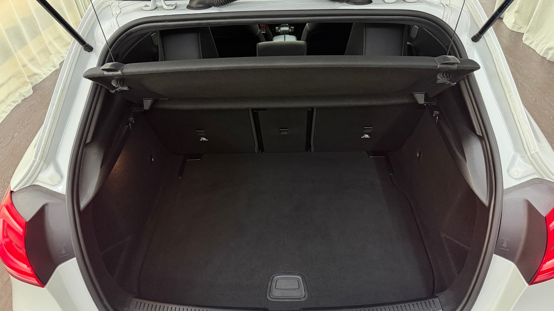 MERCEDES-BENZ A 250 4Matic AMG Line 4Matic 7G-DCT-image-18