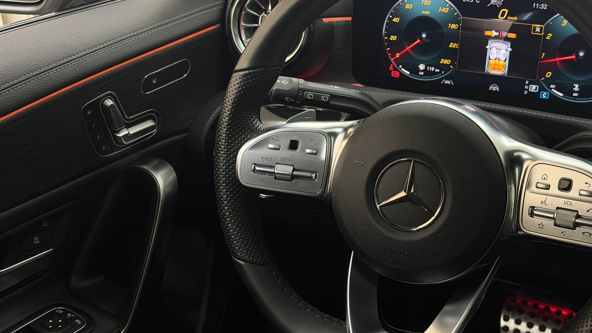 MERCEDES-BENZ A 250 4Matic AMG Line 4Matic 7G-DCT-image-11