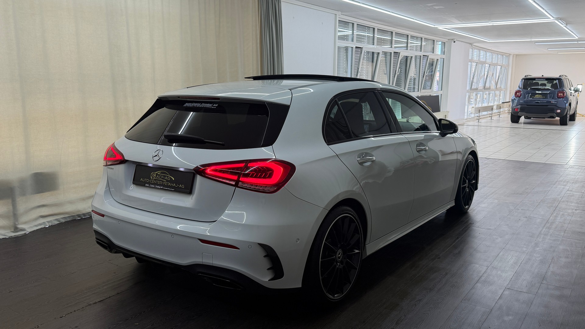 MERCEDES-BENZ A 250 4Matic AMG Line 4Matic 7G-DCT-image-3