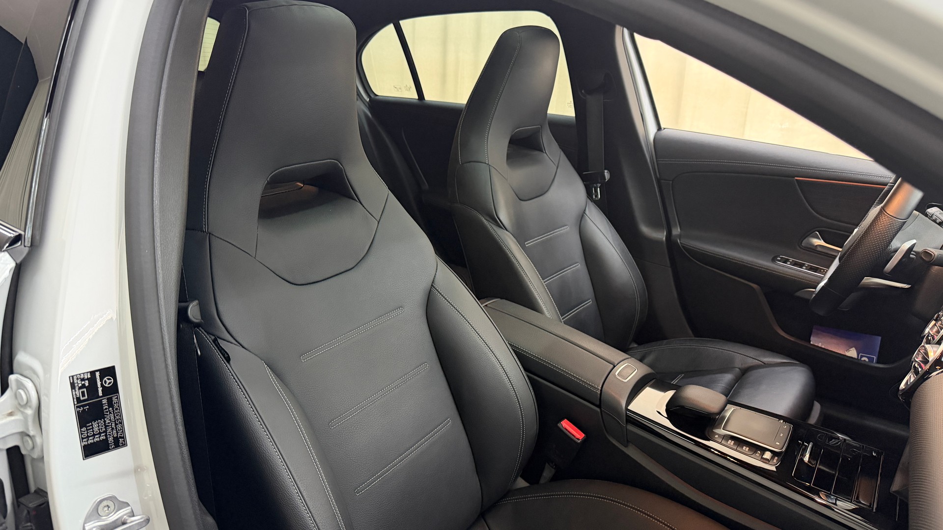 MERCEDES-BENZ A 250 4Matic AMG Line 4Matic 7G-DCT-image-12