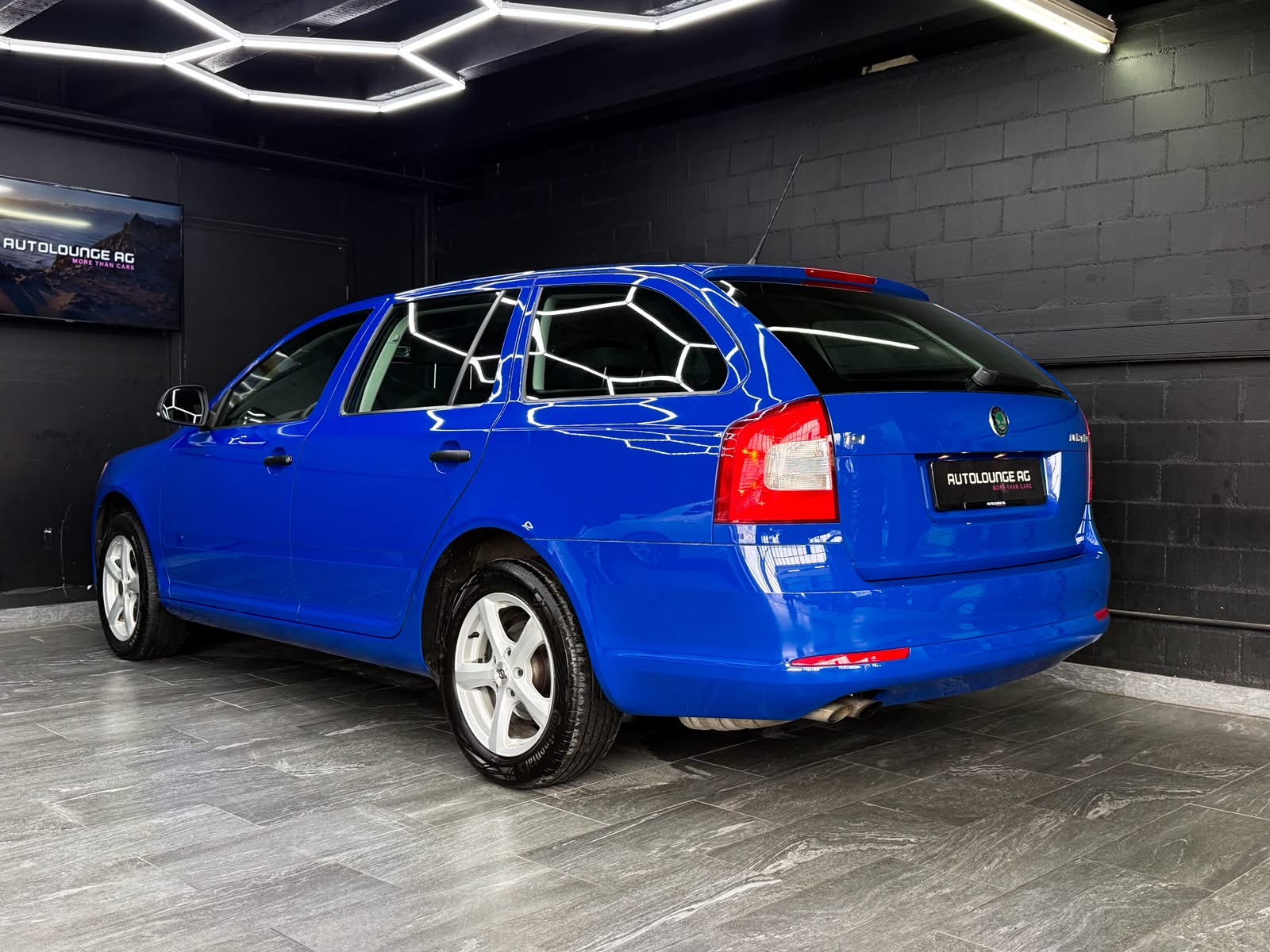 SKODA Octavia Combi 1.4 TSI Ambiente DSG-image-4