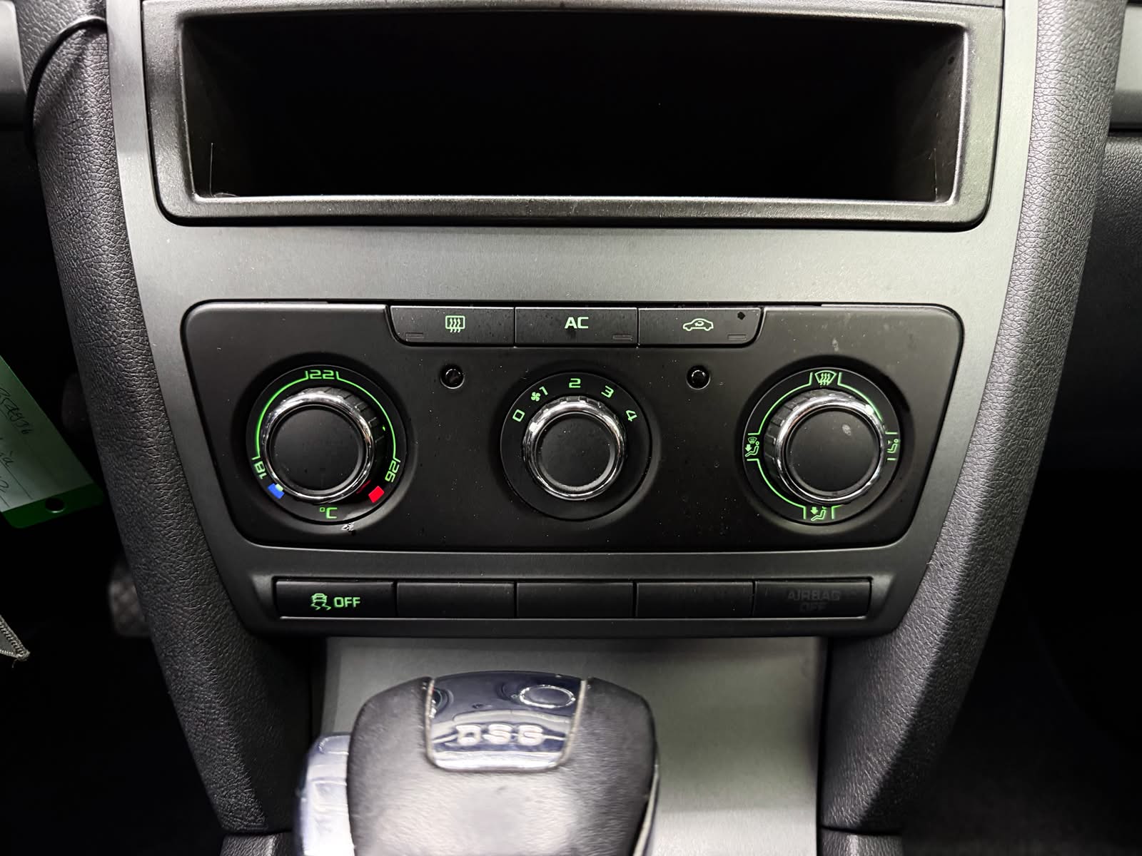 SKODA Octavia Combi 1.4 TSI Ambiente DSG-image-13