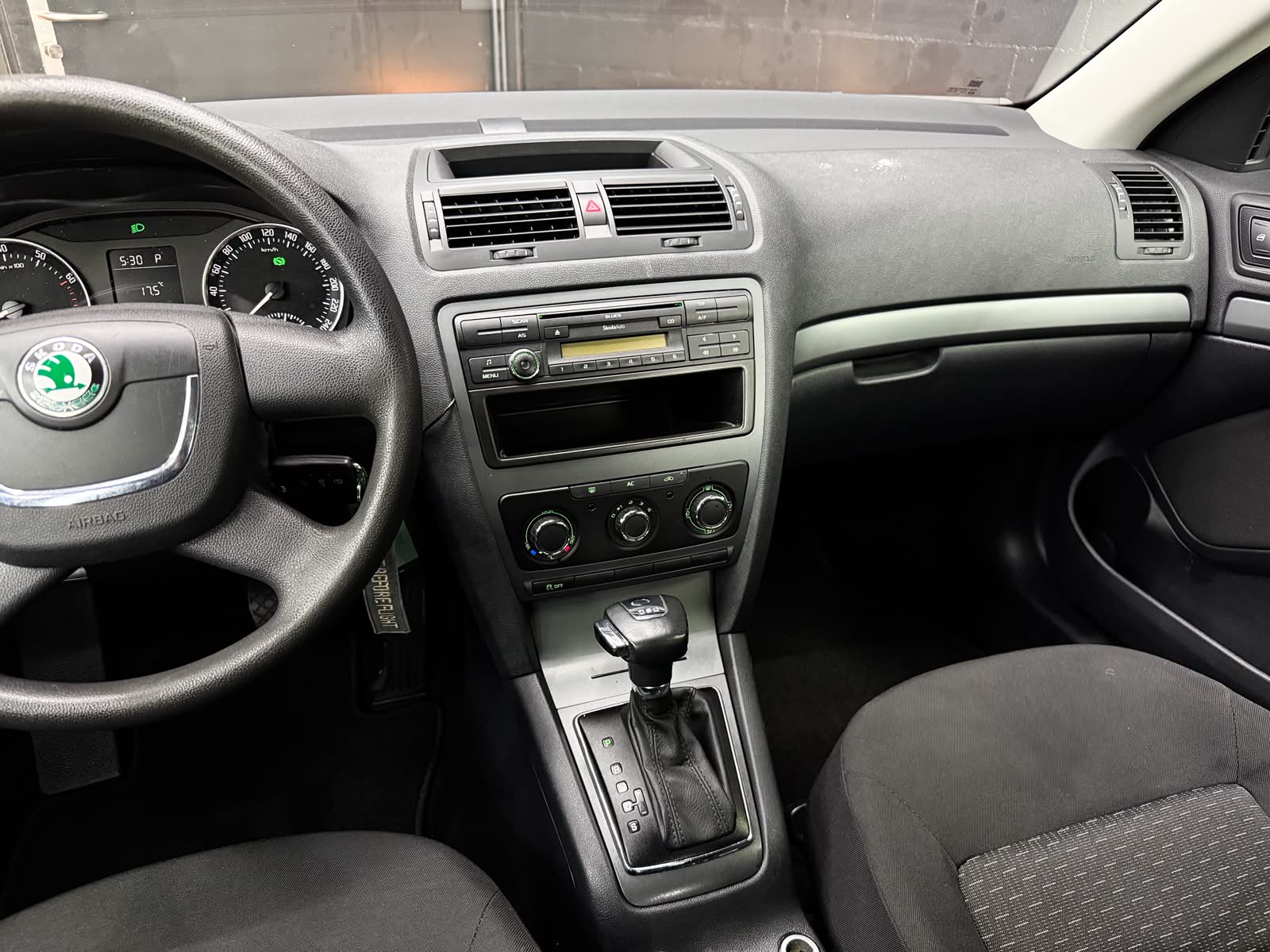 SKODA Octavia Combi 1.4 TSI Ambiente DSG-image-12
