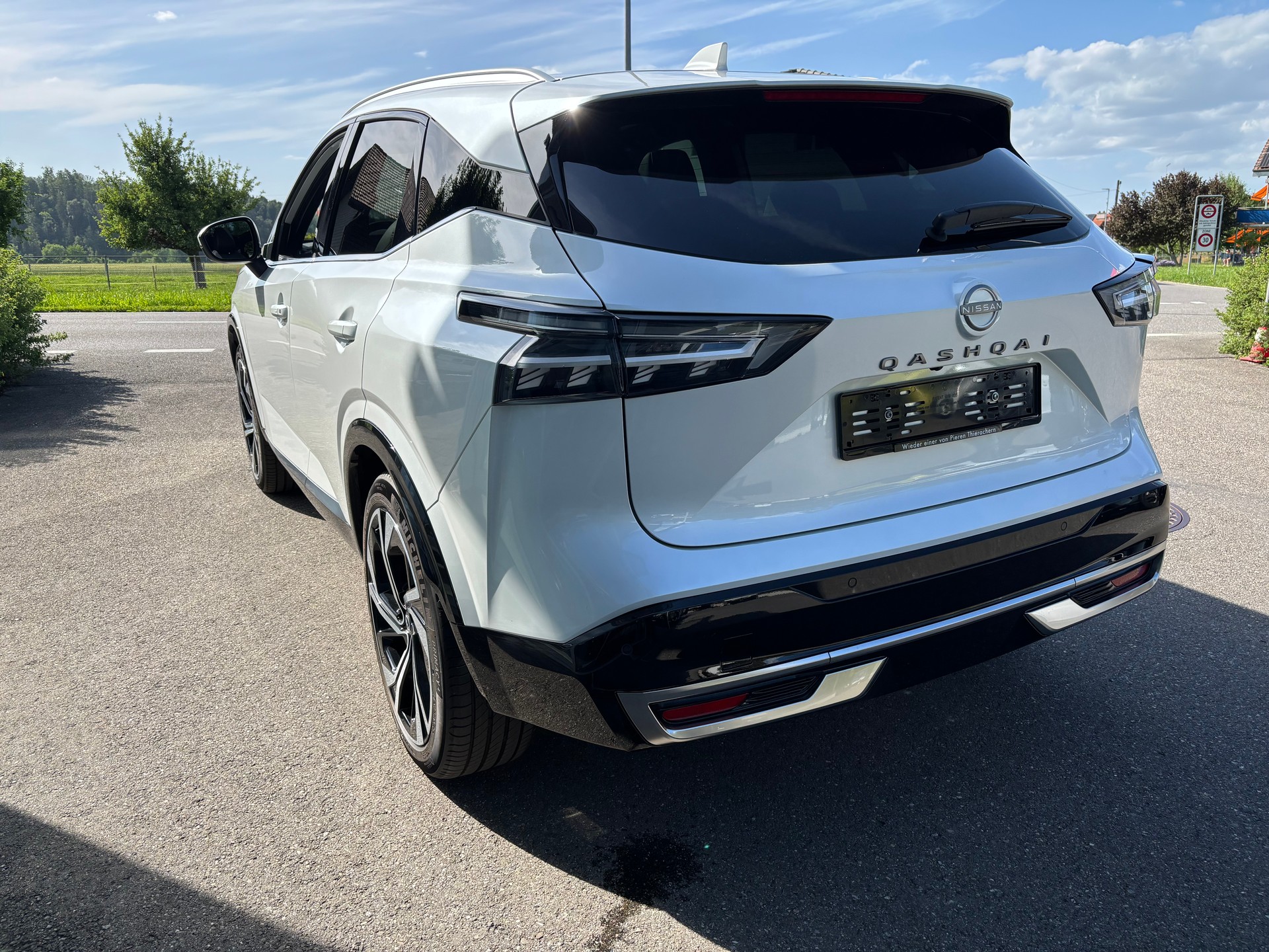 NISSAN Qashqai 1.3 MHEV Tekna+ 4x4-image-2