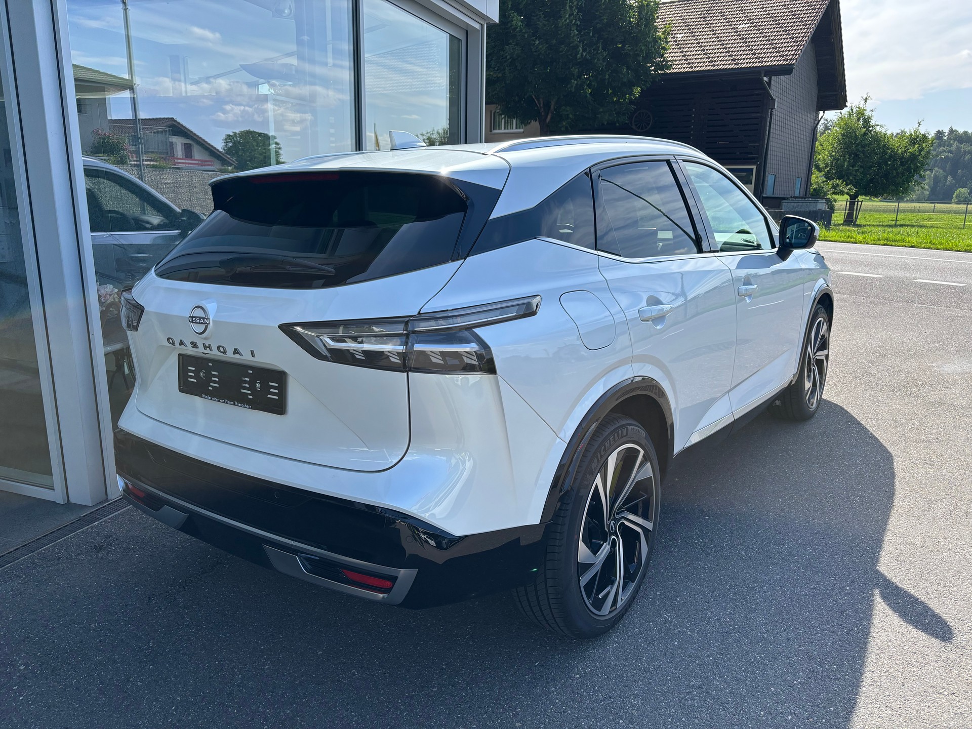 NISSAN Qashqai 1.3 MHEV Tekna+ 4x4-image-3