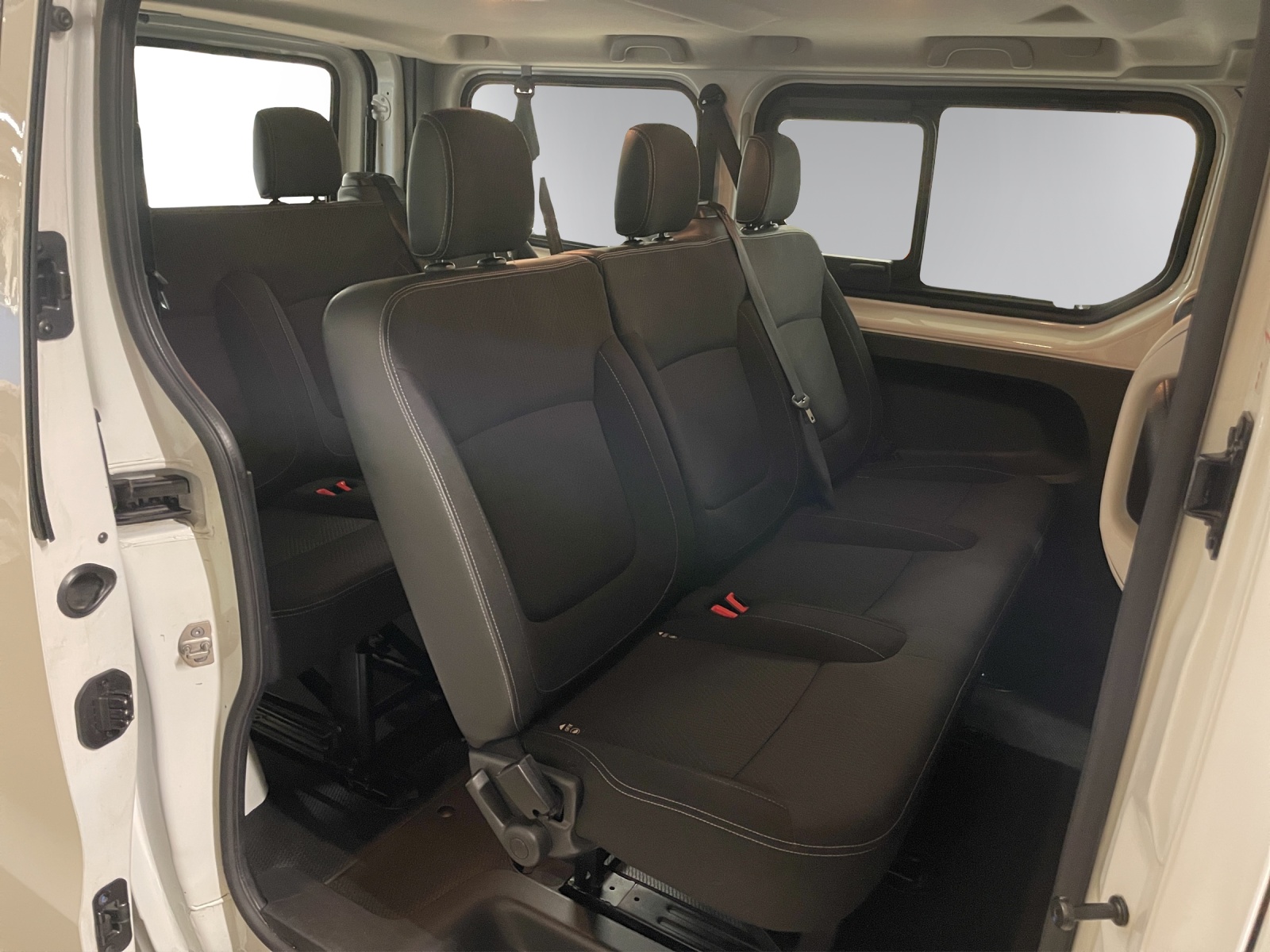 RENAULT Trafic Blue dCi 120 Passenger Zen-image-8