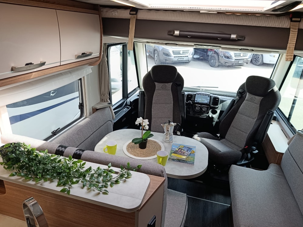 KNAUS Live I 700 MEG ***Das „Echte“ Vollintegrierten-Gefühl zum fairen Preis***Automat 160PS *5 Plätzer * 300Ah Lithium Batterie *-image-1