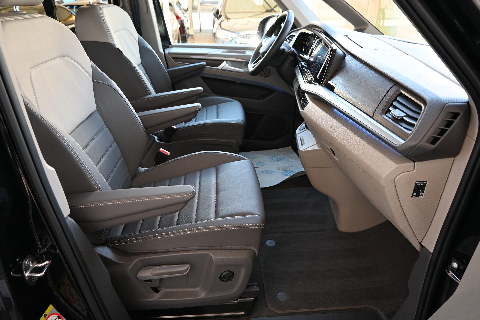 VW Multivan 2.0 TDI Style DSG Lang + AHK 2000KG + Top-Ausstattung-image-13