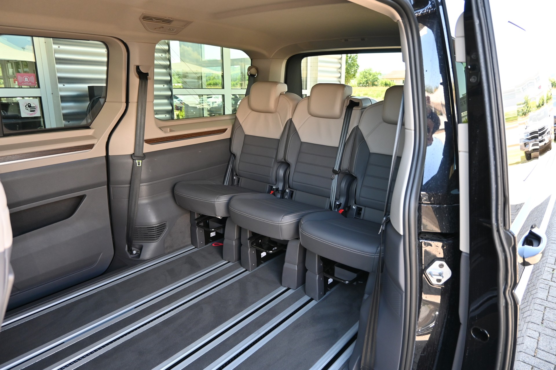 VW Multivan 2.0 TDI Style DSG Lang + AHK 2000KG + Top-Ausstattung-image-16