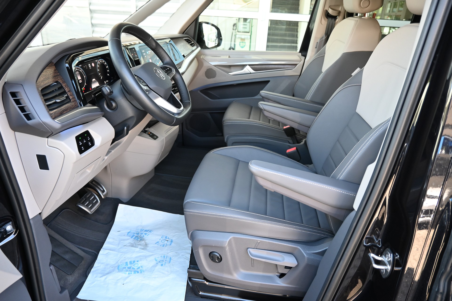 VW Multivan 2.0 TDI Style DSG Lang + AHK 2000KG + Top-Ausstattung-image-11