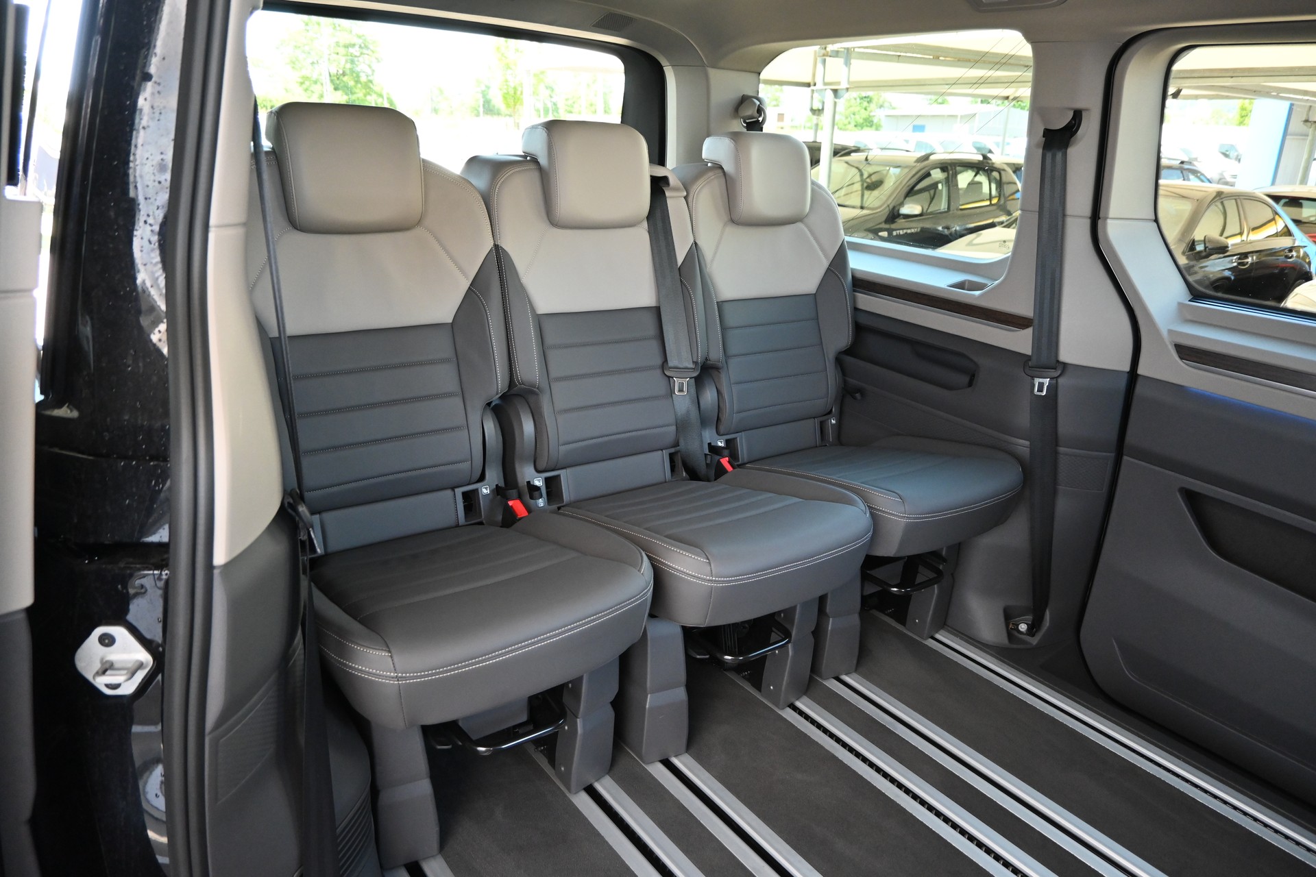 VW Multivan 2.0 TDI Style DSG Lang + AHK 2000KG + Top-Ausstattung-image-17