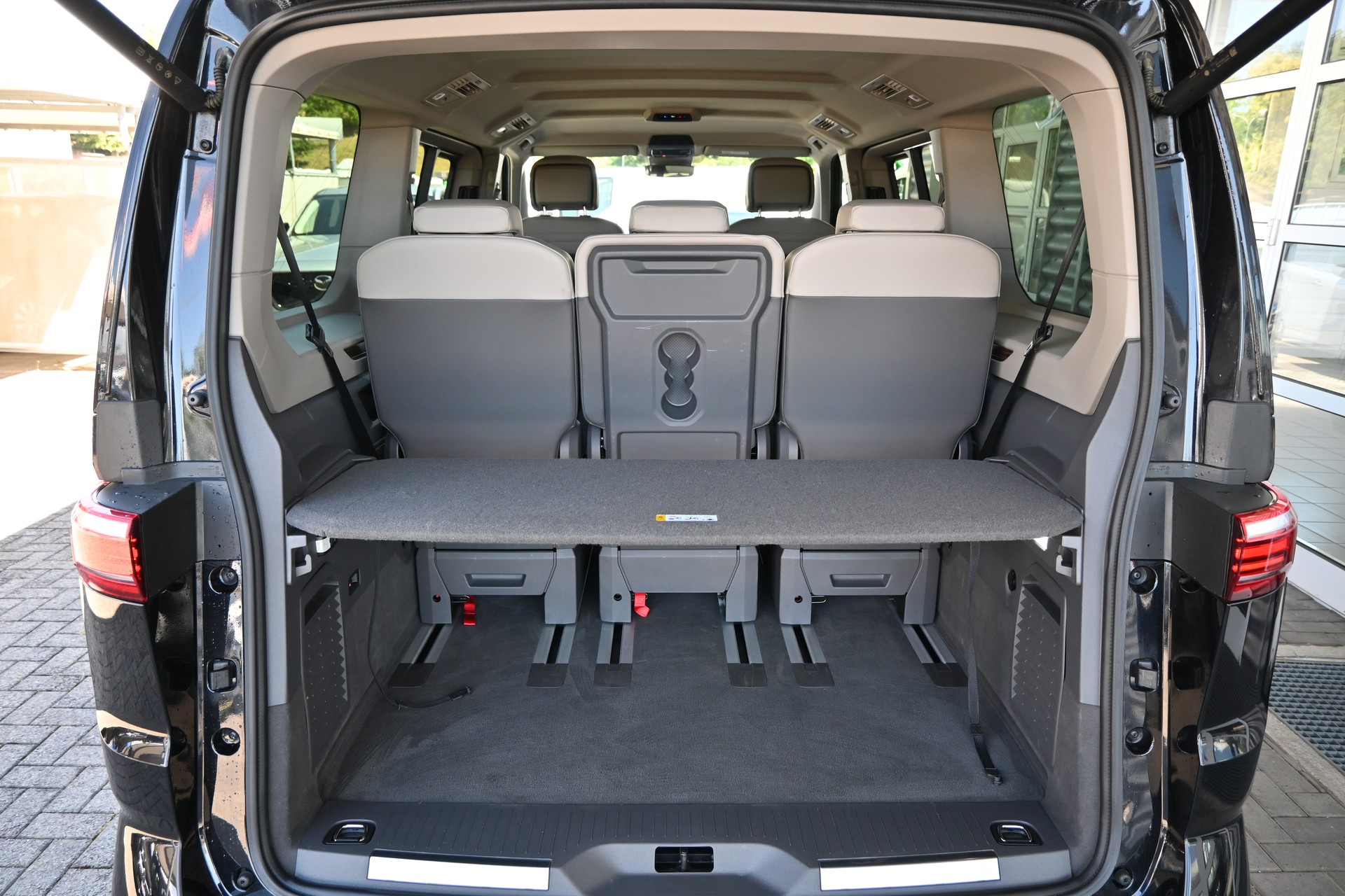 VW Multivan 2.0 TDI Style DSG Lang + AHK 2000KG + Top-Ausstattung-image-8