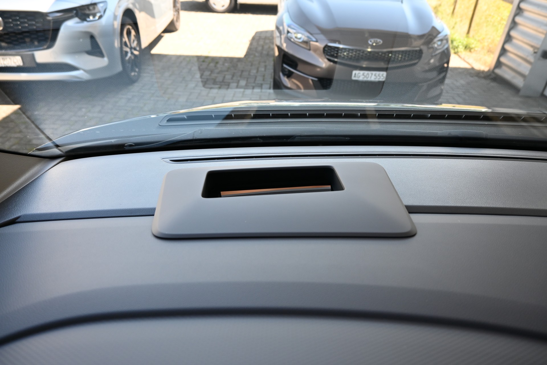VW Multivan 2.0 TDI Style DSG Lang + AHK 2000KG + Top-Ausstattung-image-21