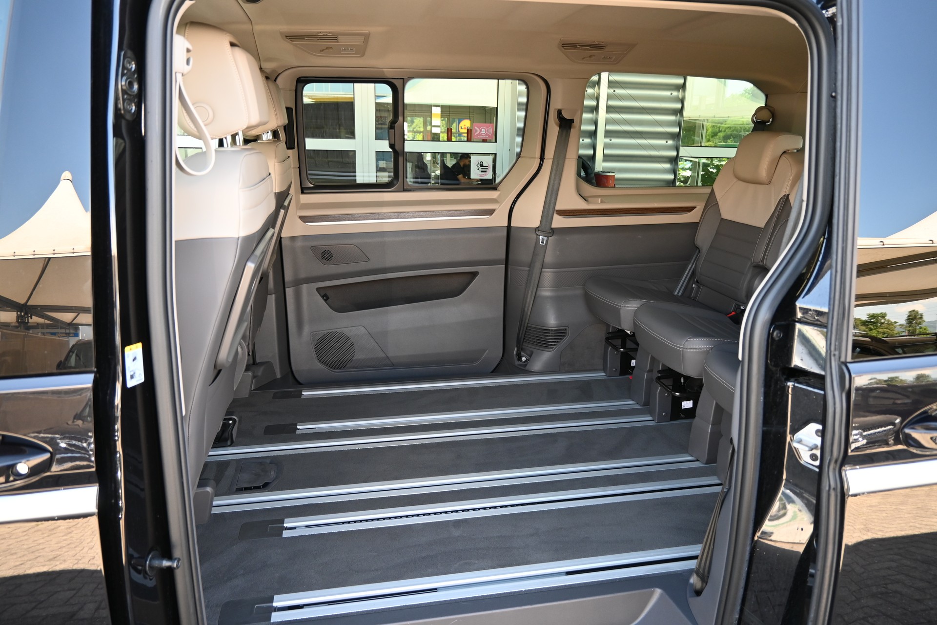 VW Multivan 2.0 TDI Style DSG Lang + AHK 2000KG + Top-Ausstattung-image-14