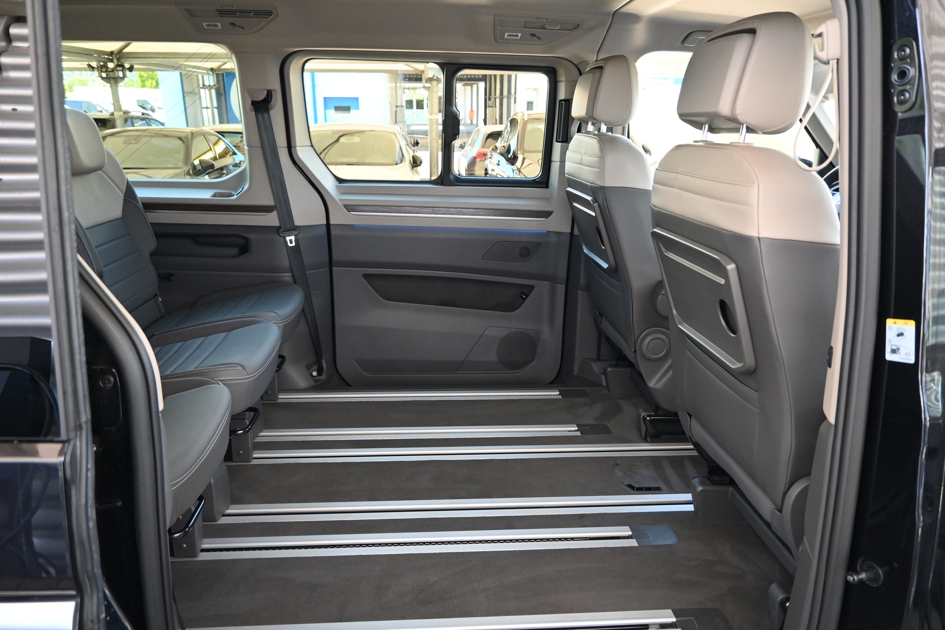 VW Multivan 2.0 TDI Style DSG Lang + AHK 2000KG + Top-Ausstattung-image-15