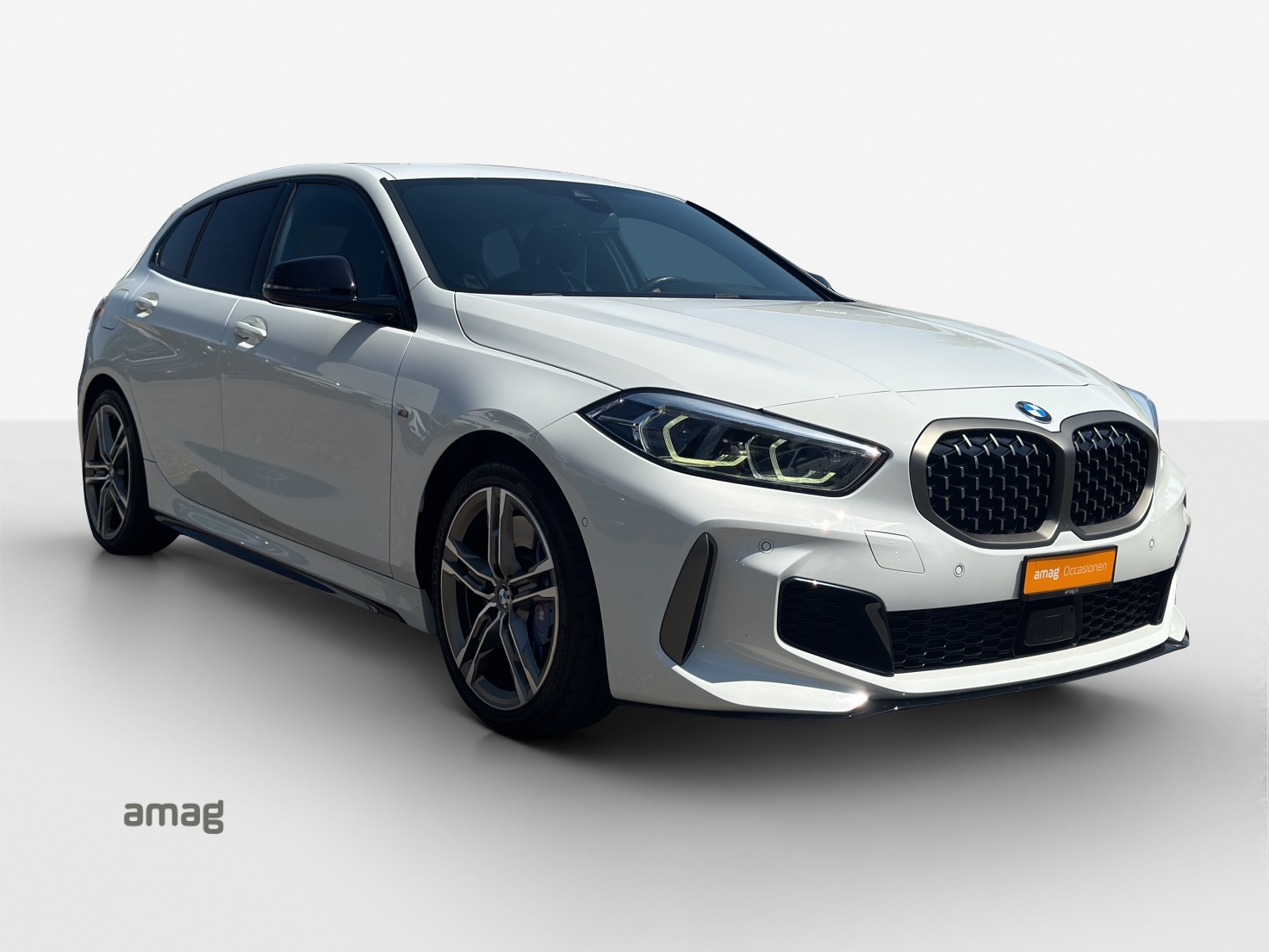 BMW M135i xDrive Steptronic-image-5