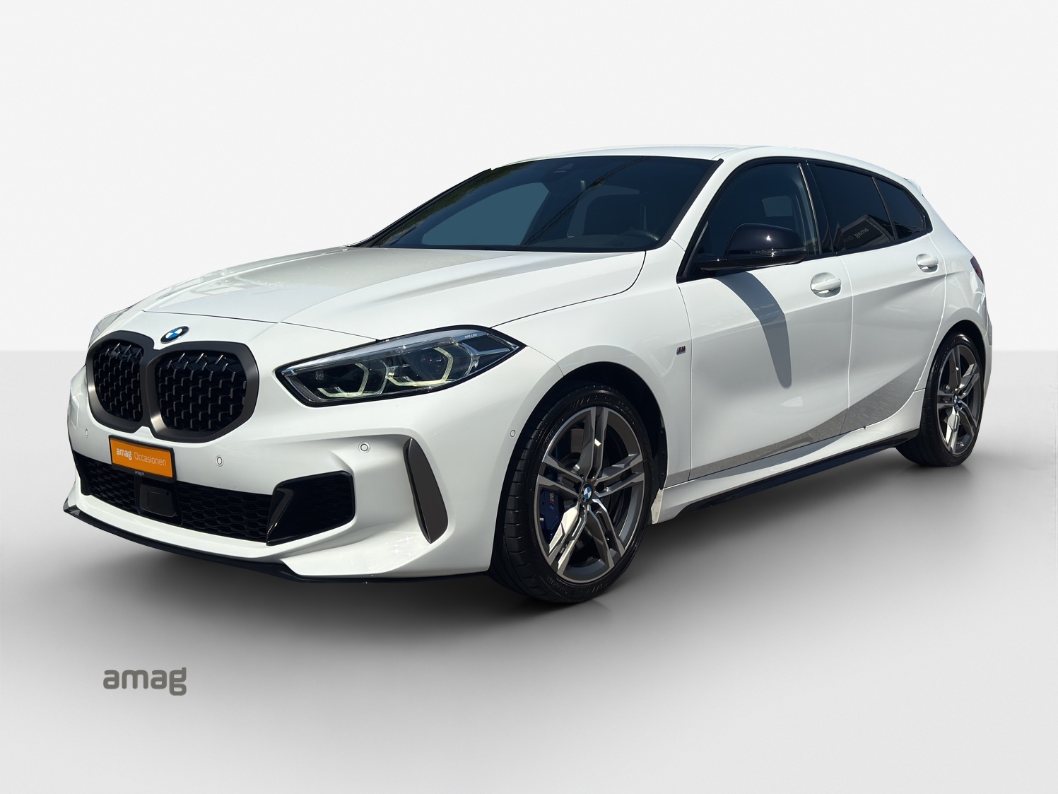BMW M135i xDrive Steptronic-image-0