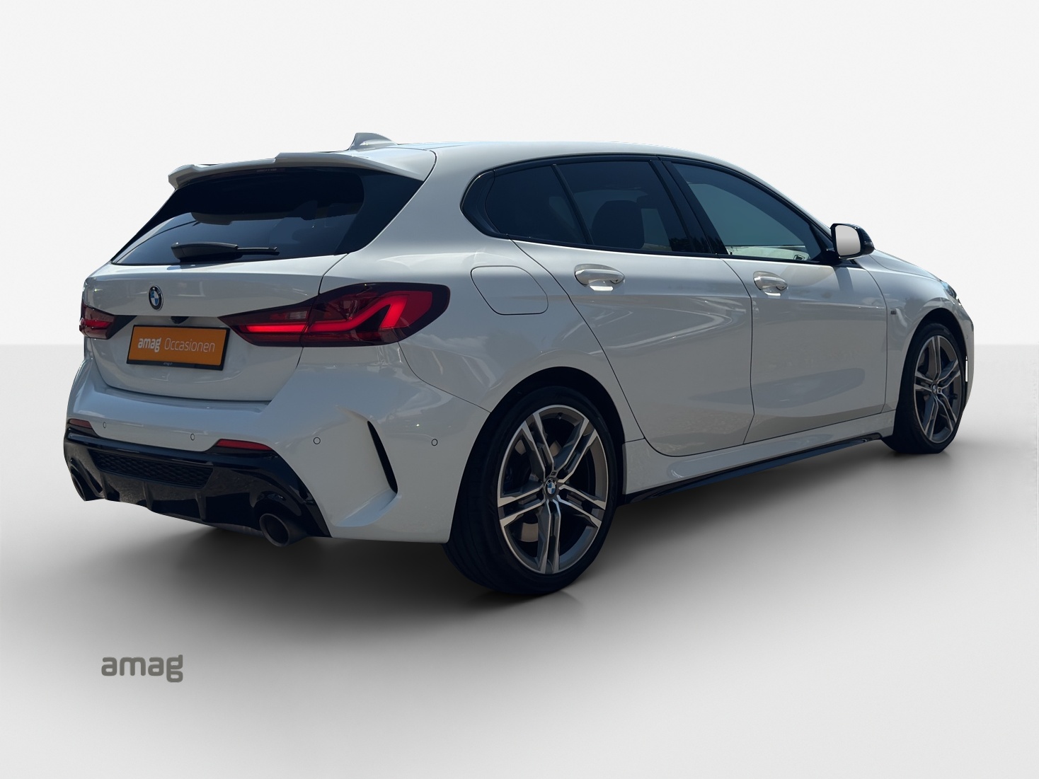 BMW M135i xDrive Steptronic-image-4