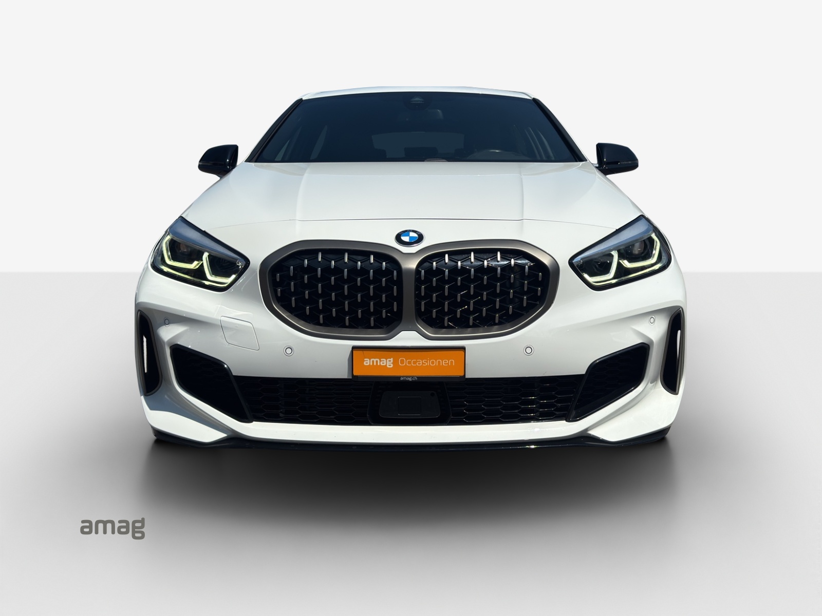 BMW M135i xDrive Steptronic-image-6