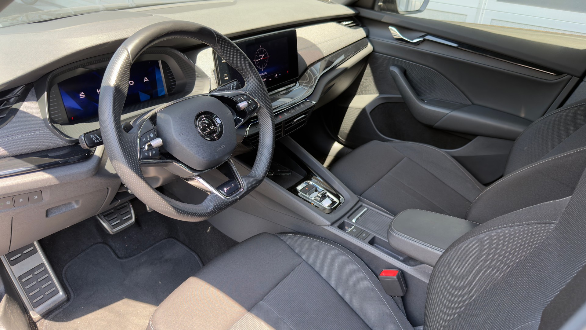 SKODA Octavia Combi 2.0 TSI SportLine 4x4 DSG-image-12