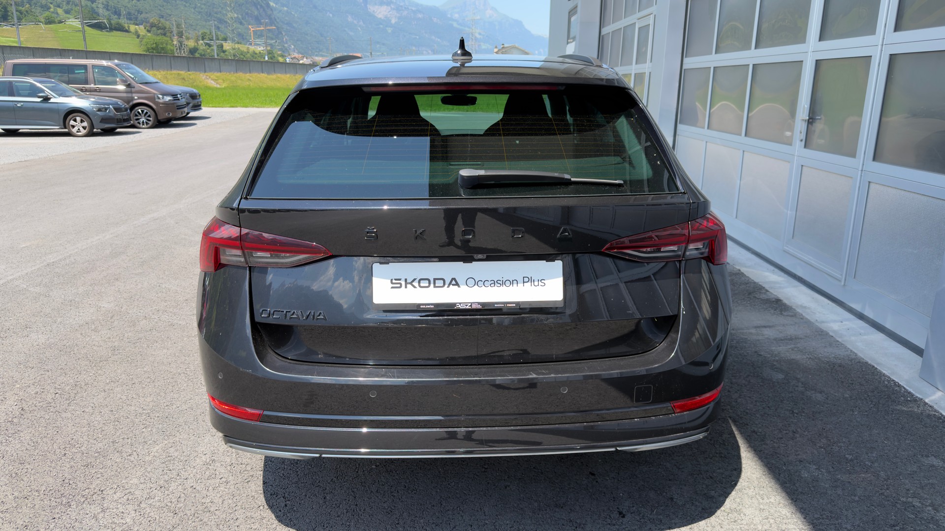 SKODA Octavia Combi 2.0 TSI SportLine 4x4 DSG-image-2