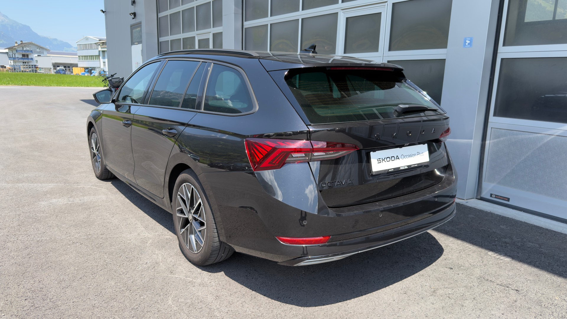 SKODA Octavia Combi 2.0 TSI SportLine 4x4 DSG-image-1